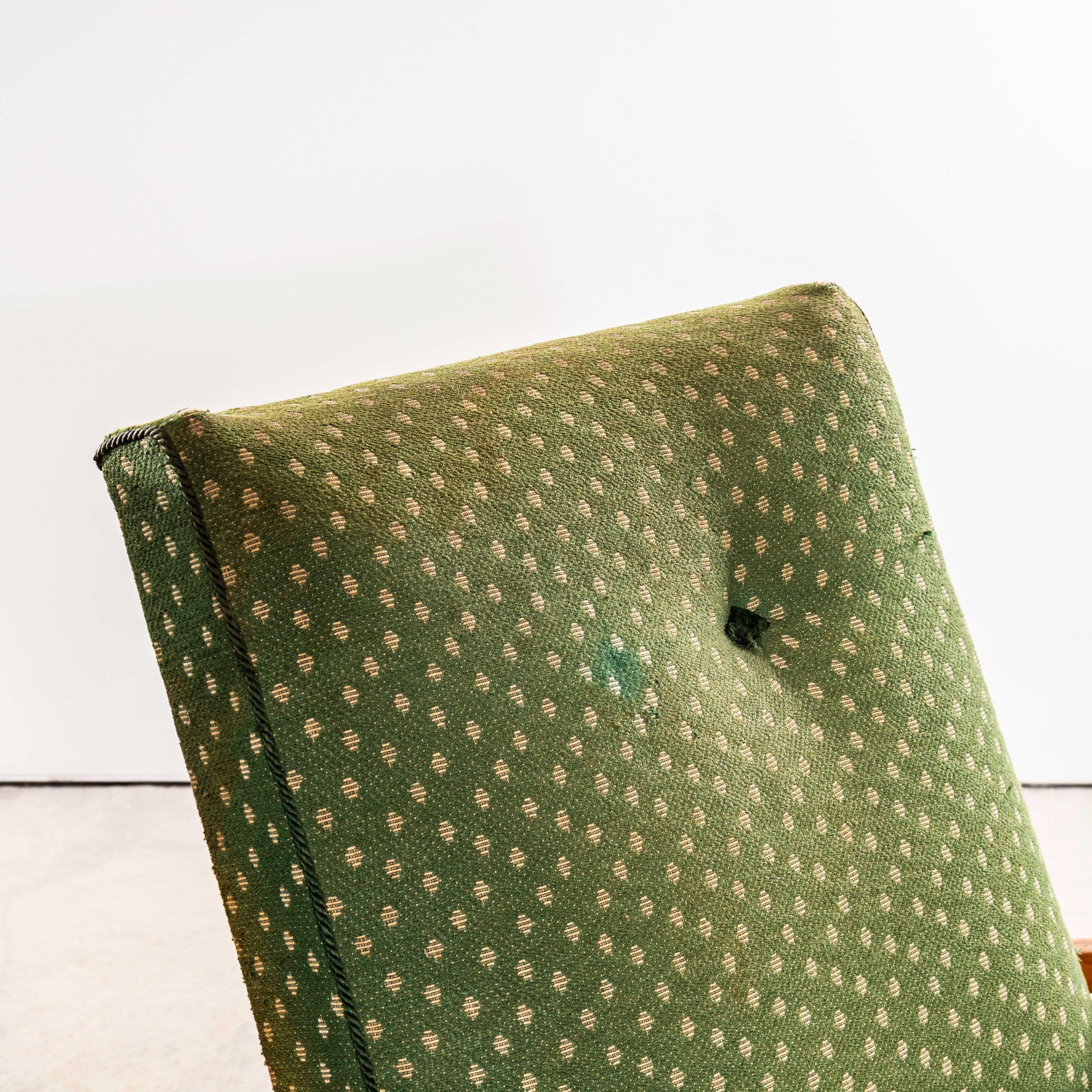 1950er Jahre Jaroslav Šmídek Original Sessel in Chevron Slub Jacquard - gefederter Sitz im Angebot 4