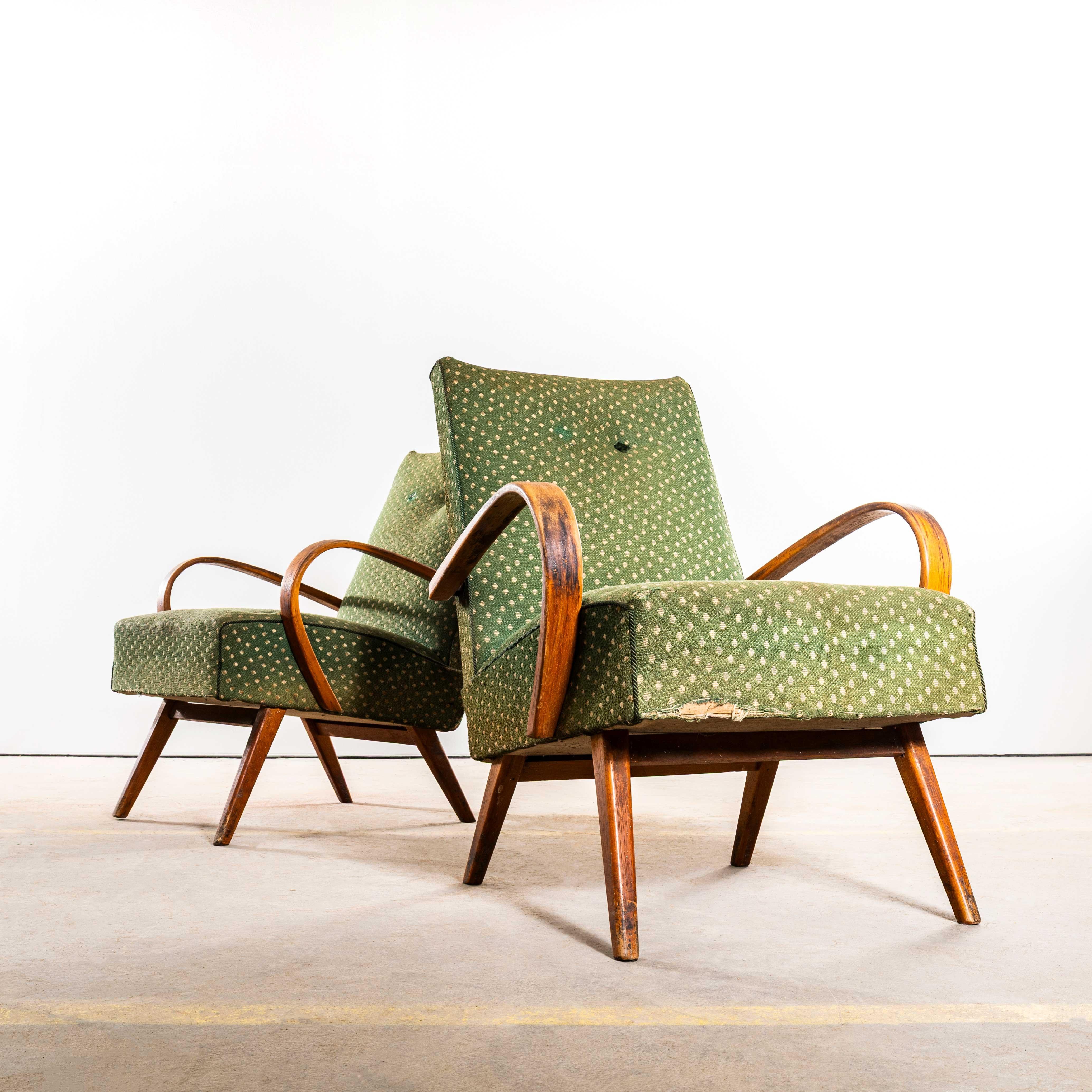 1950's Jaroslav Šmídek Original Sessel in Chevron Slub Jacquard - gefederter Sitz. 
Direkt aus der Tschechischen Republik stammend, ist dies eines der elegantesten Designs von Šmídek. Wir wählen sorgfältig sehr originale Sessel aus und achten