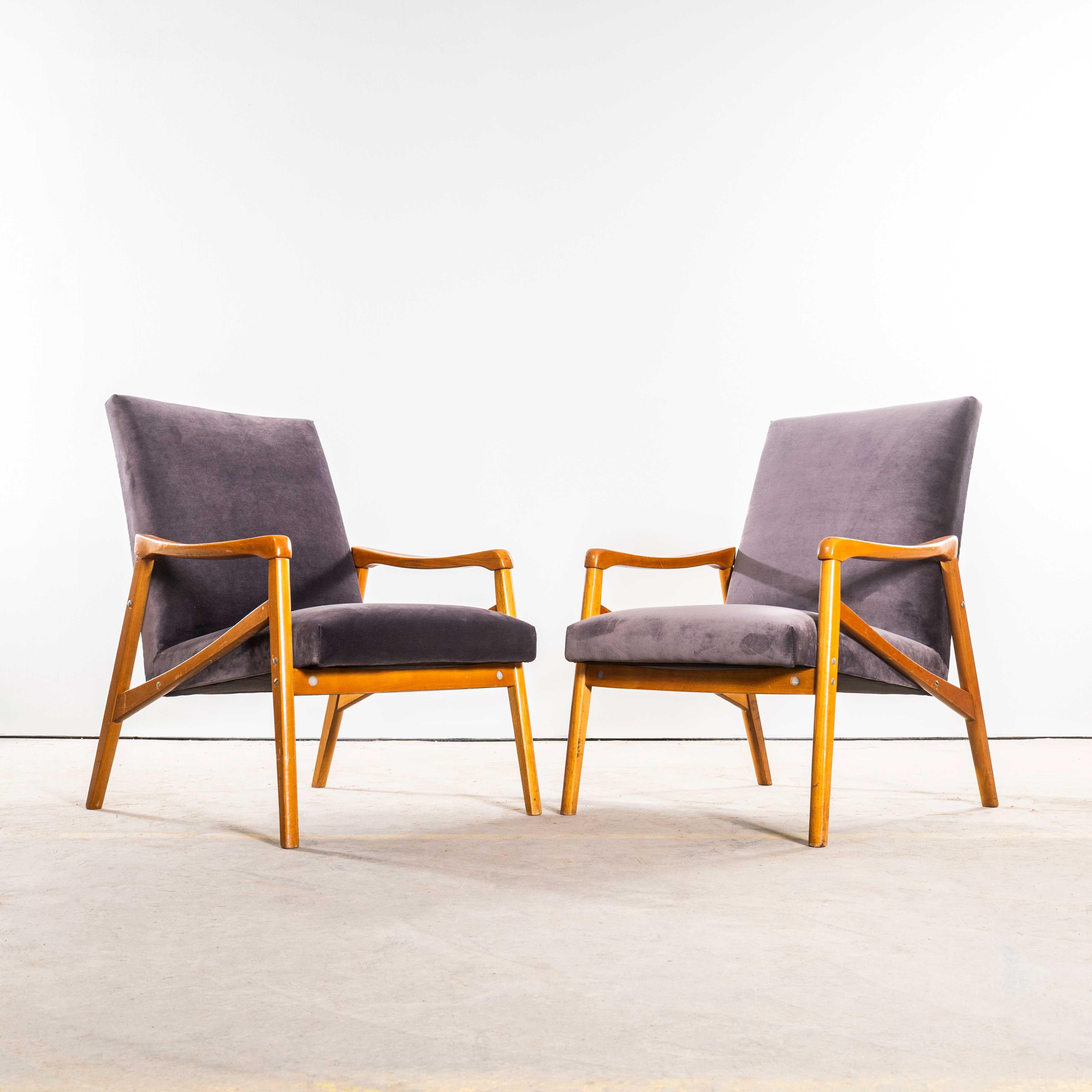 Sillones retapizados originales Jaroslav Smidek de los años 50 - Terciopelo de algodón gris Wi en Bueno estado para la venta en Hook, Hampshire