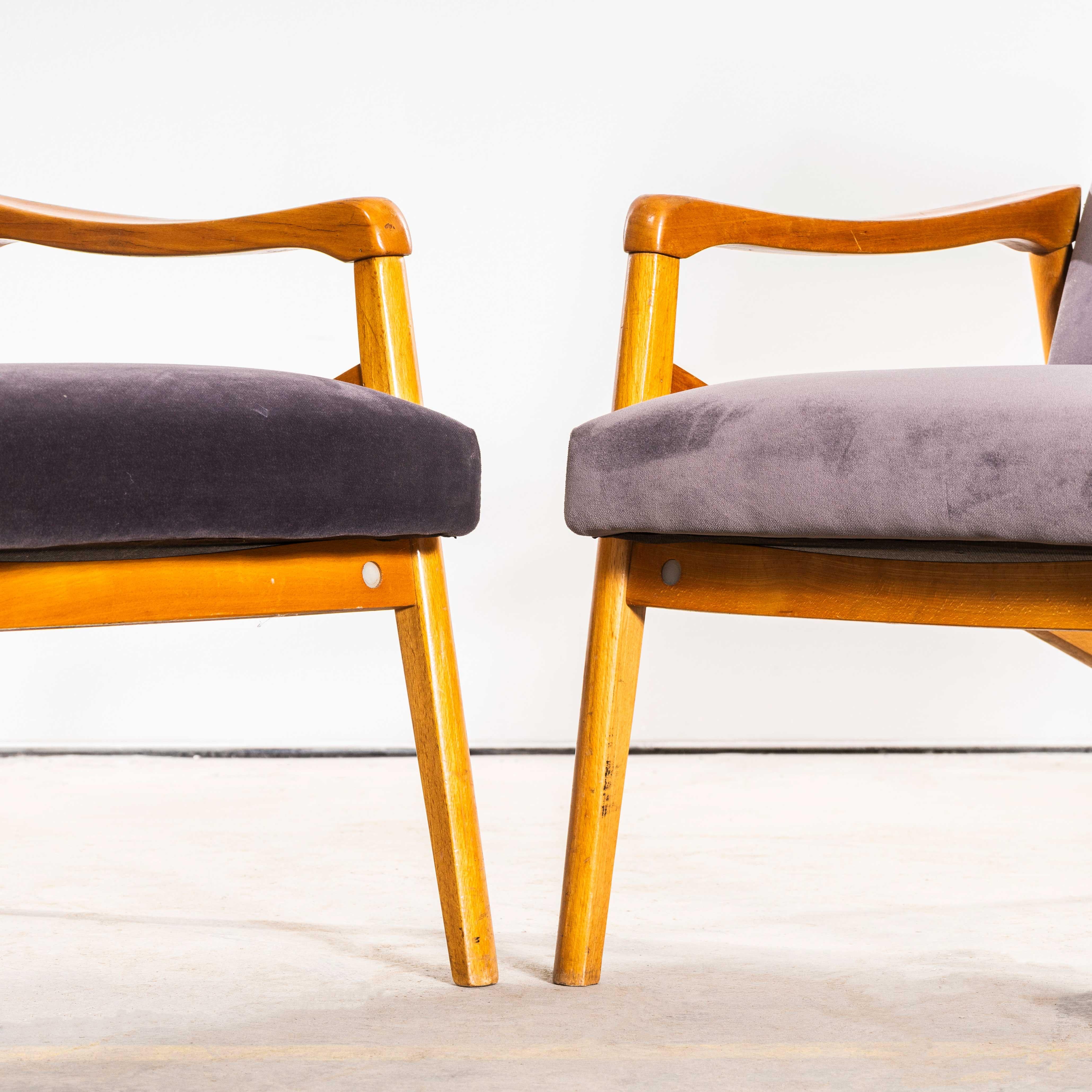 Sillones retapizados originales Jaroslav Smidek de los años 50 - Terciopelo de algodón gris Wi Textil en venta