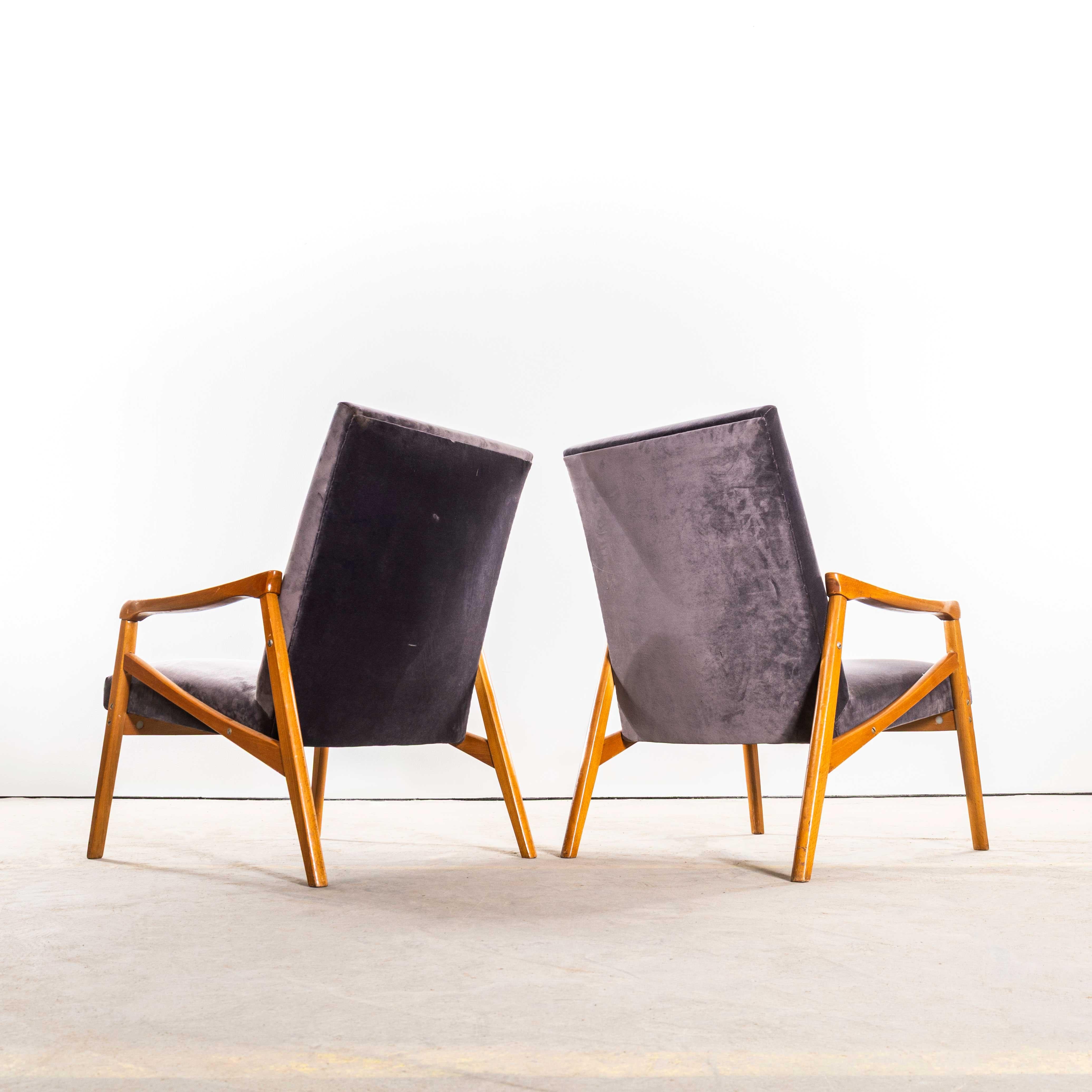 Sillones retapizados originales Jaroslav Smidek de los años 50 - Terciopelo de algodón gris Wi en venta 1