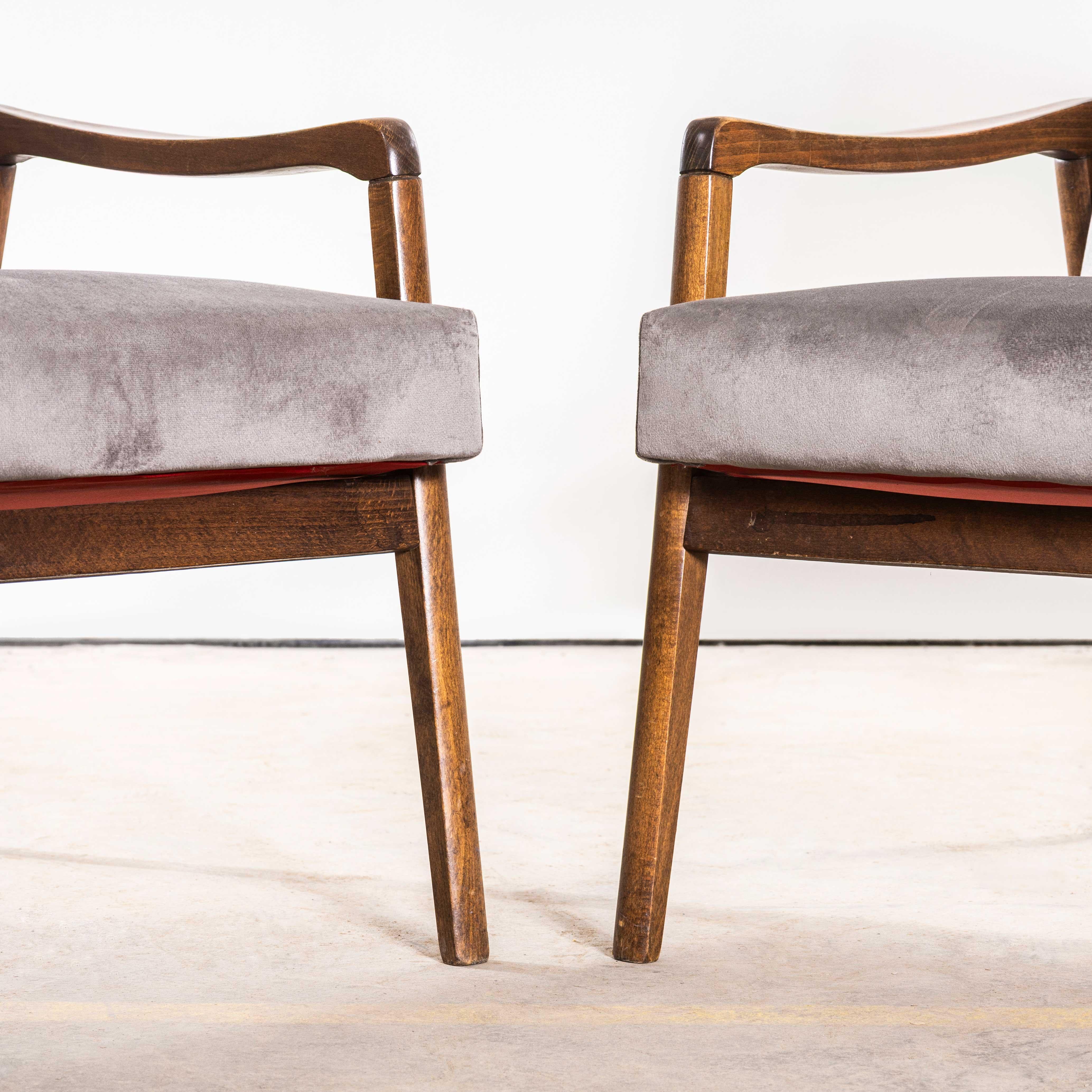 Sillones retapizados originales Jaroslav Šmídek de los años 50 en terciopelo de algodón gris Textil en venta