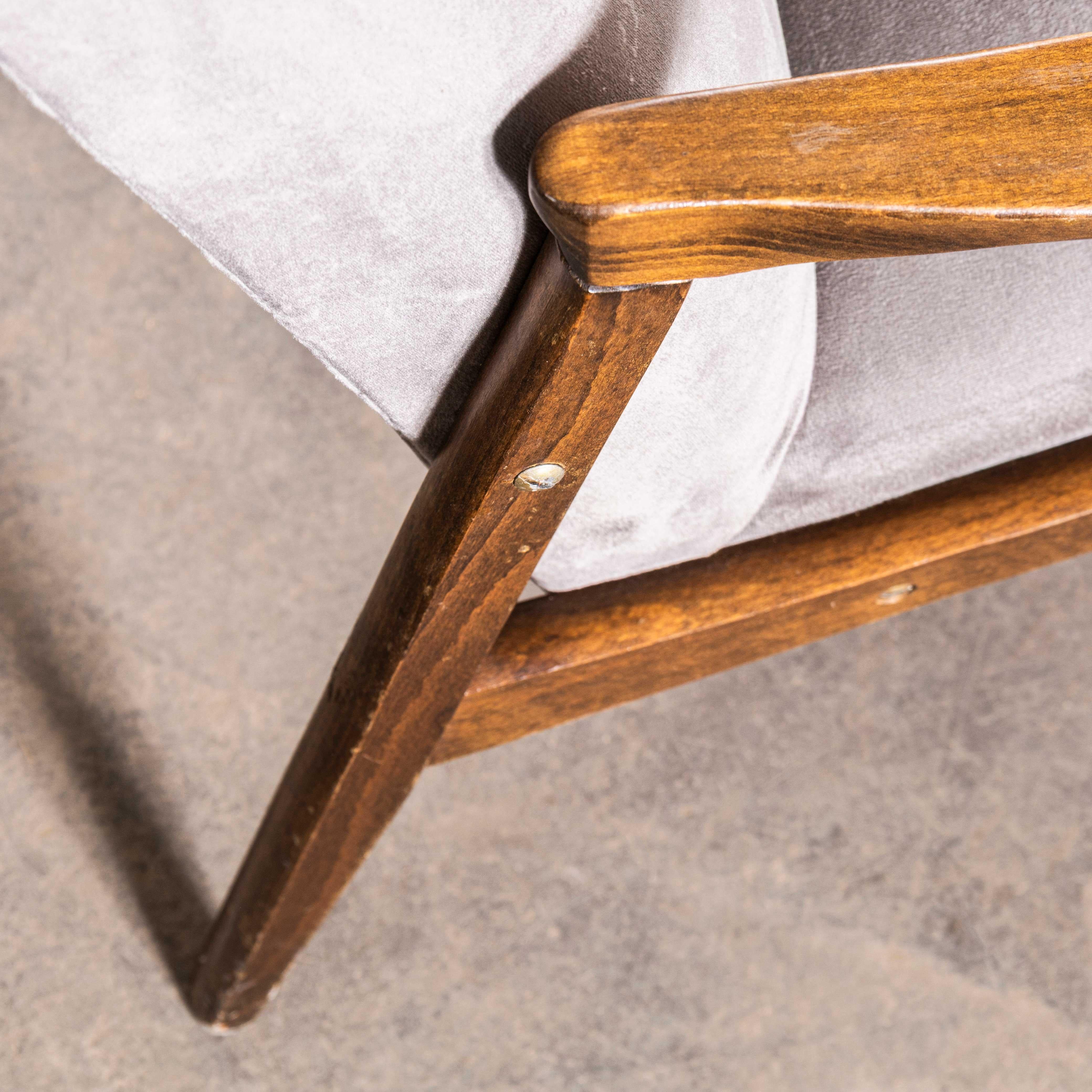 Sillones retapizados originales Jaroslav Šmídek de los años 50 en terciopelo de algodón gris en venta 3