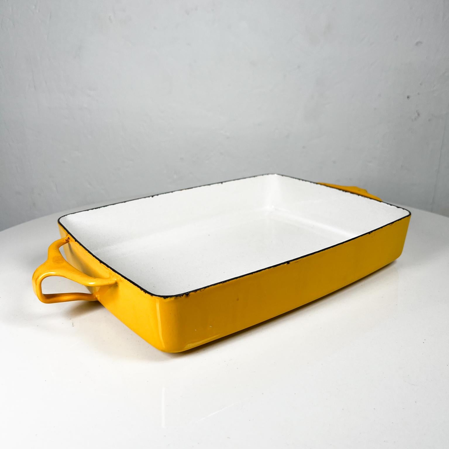 1950s Jens Quistgaard for Dansk Designs France Kobenstyle yellow Enamel Baking Pan Casserole
Few nicks around the edges. Vintage pre-owned used condition.
Measures: 7.88 depth x 14 width x 1.88 tall
Please see all images.