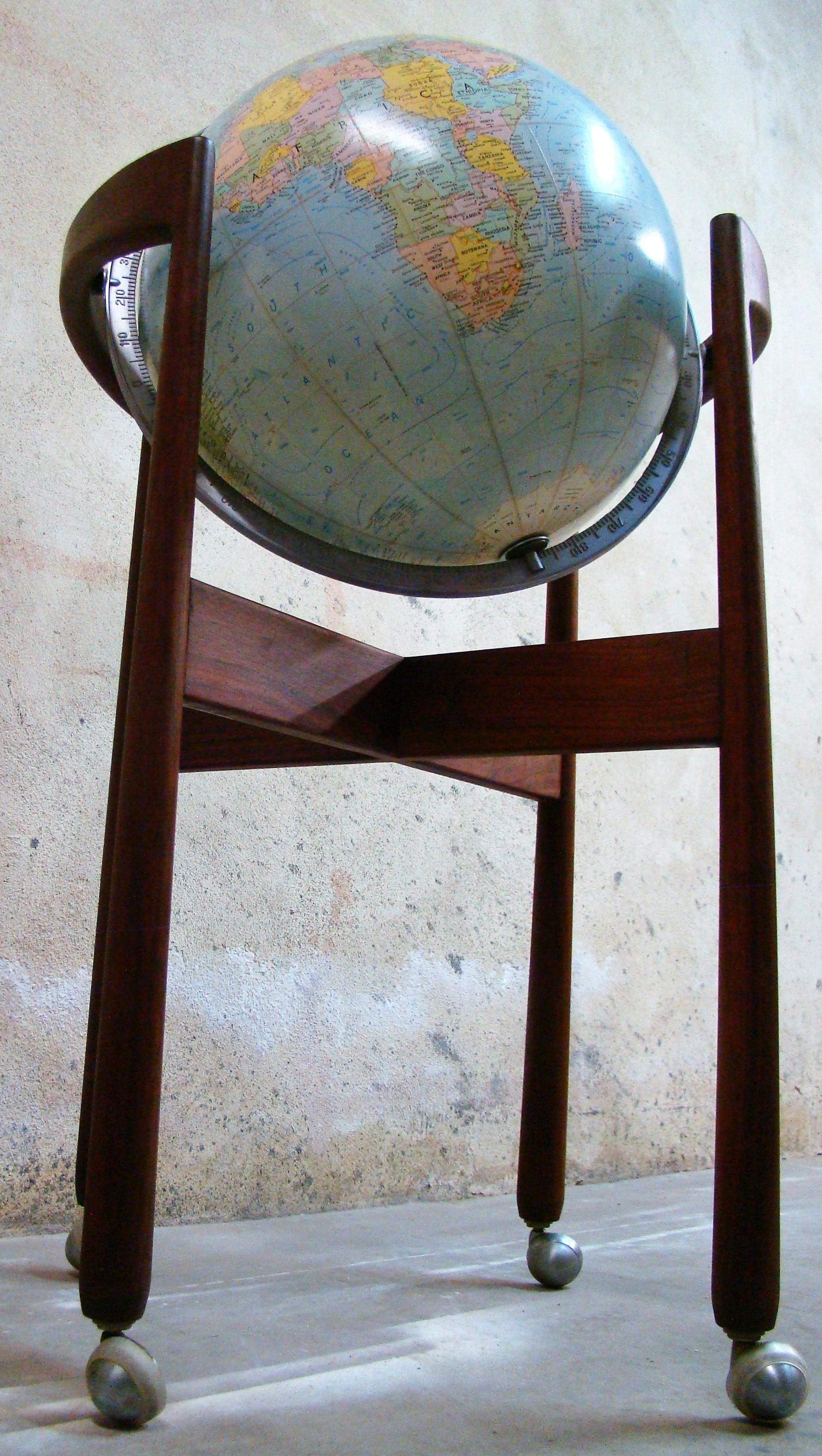 1950s Jens Risom Designed Sculptural Walnut Standing Floor Globe, USA In Good Condition In Denver, CO