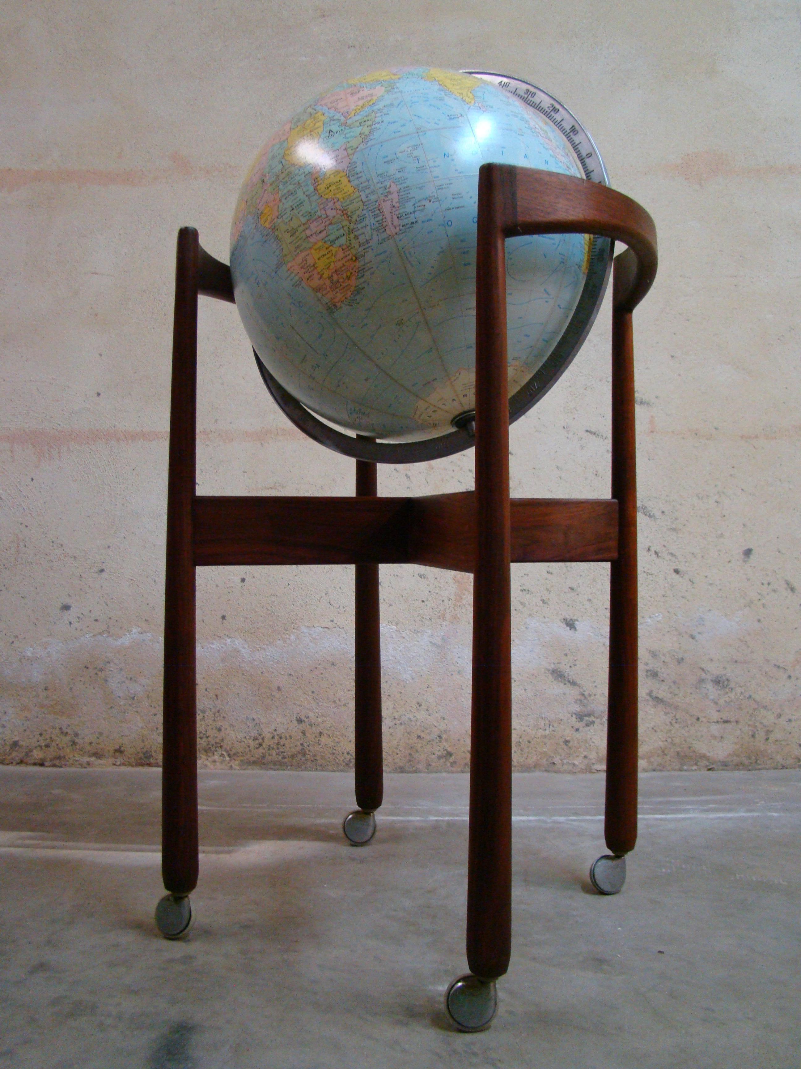 1950s Jens Risom Designed Sculptural Walnut Standing Floor Globe, USA 2