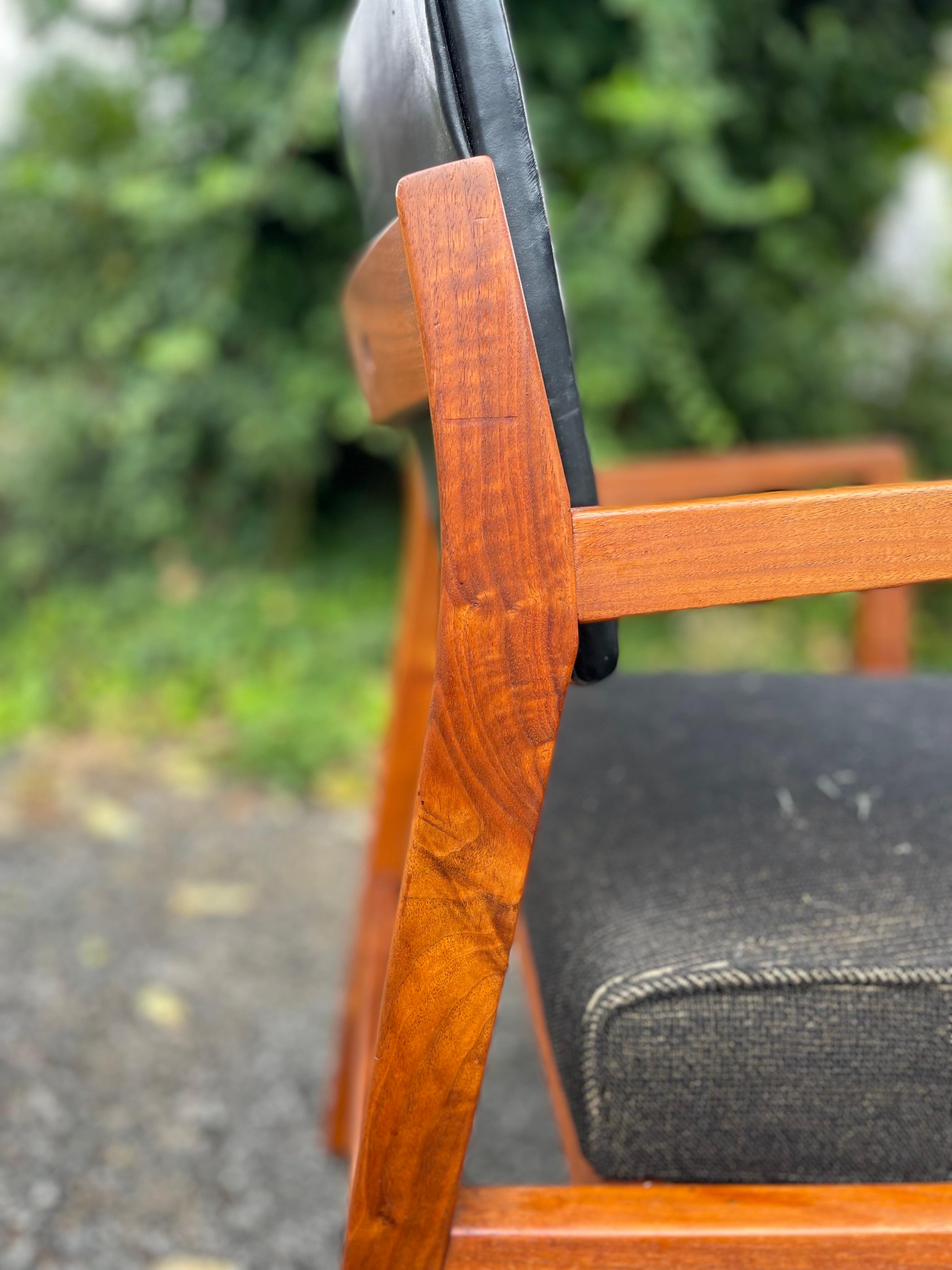 American 1950s Jens Risom Style Walnut Arm Chairs, a Pair For Sale