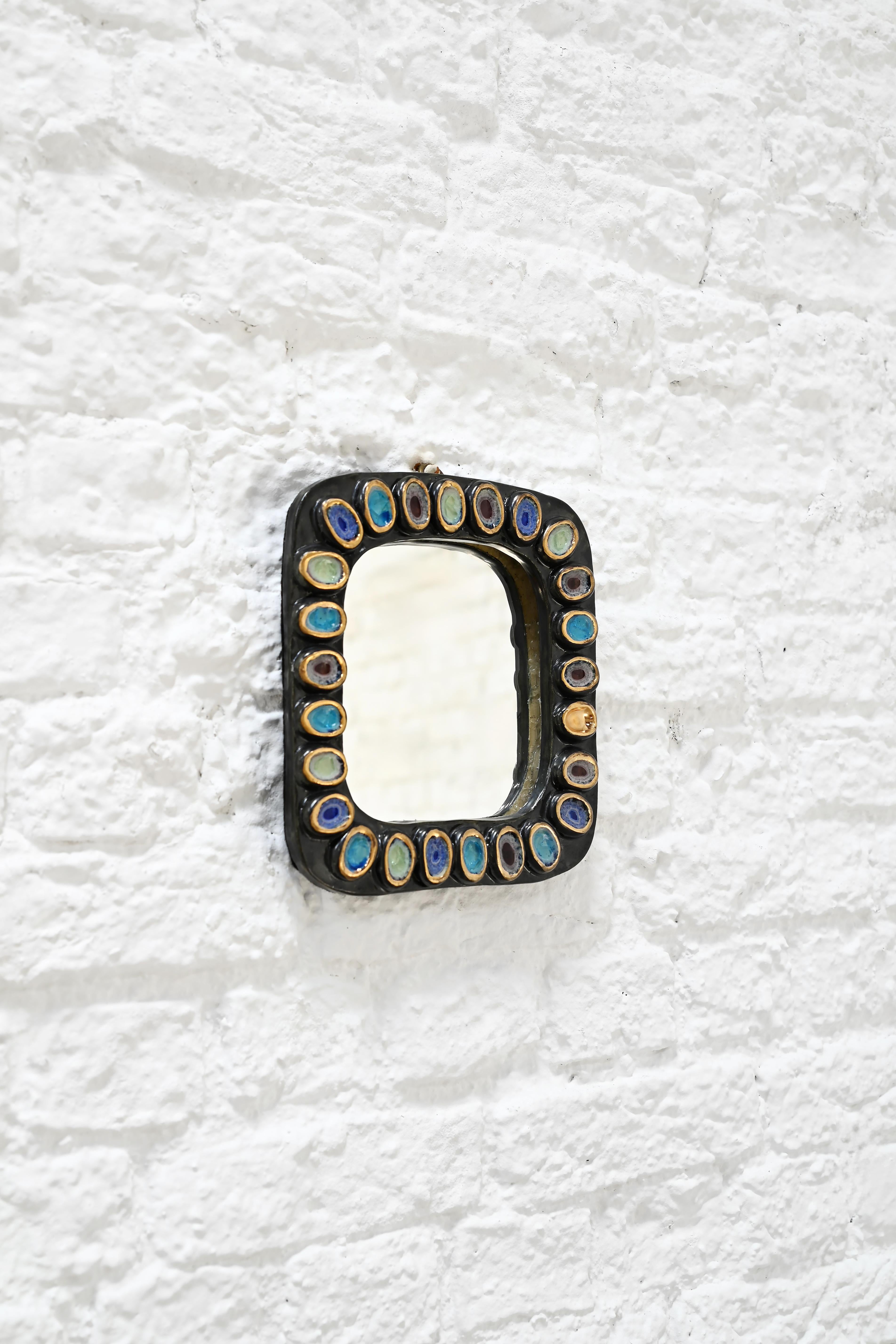 Miroir en céramique de couleur Jewell des années 1950 attribué à Mithé Espelt Bon état - En vente à Antwerp, Antwerp