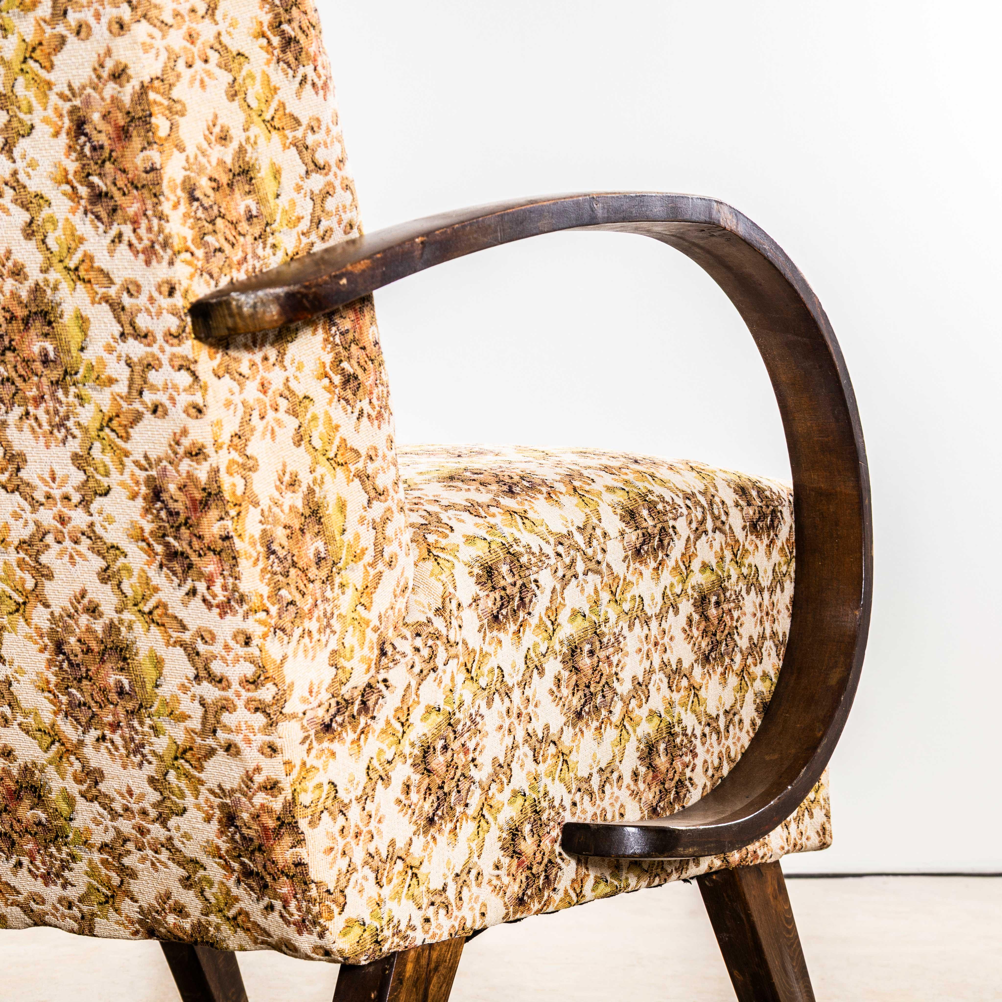 Tchèque Fauteuils Jindrich Halabala des années 1950 en tissu floral tapissé d'origine en vente