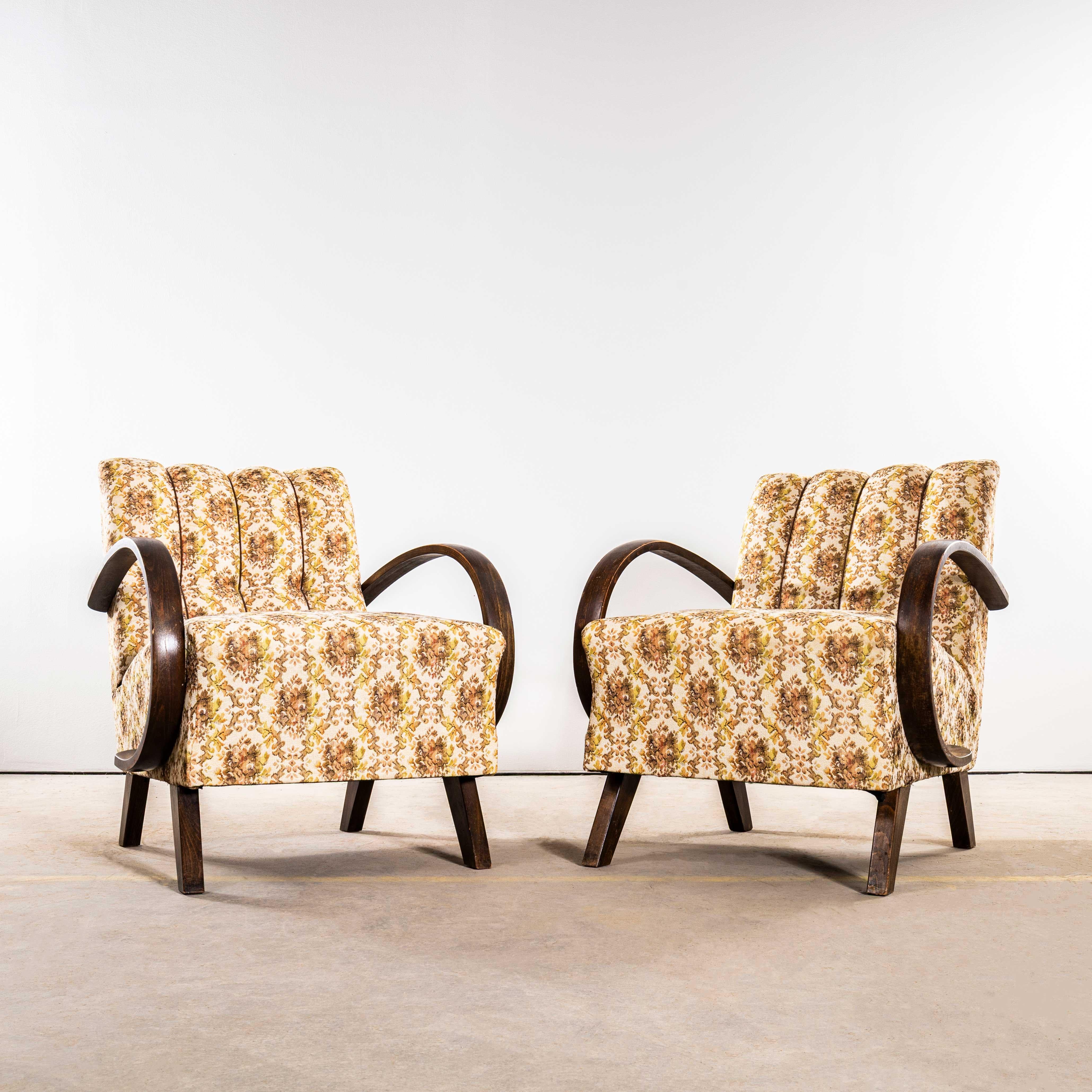 Fauteuils Jindrich Halabala des années 1950 en tissu floral tapissé d'origine Bon état - En vente à Hook, Hampshire