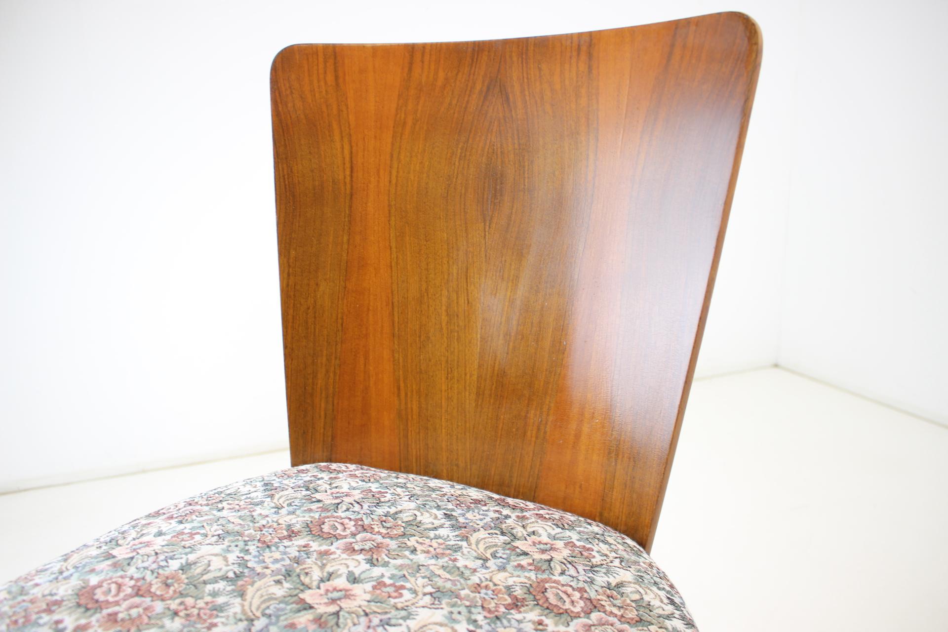 1950s  Jindrich Halabala Dining Chairs H-214 for UP Závody, Set of 4  In Good Condition For Sale In Praha, CZ