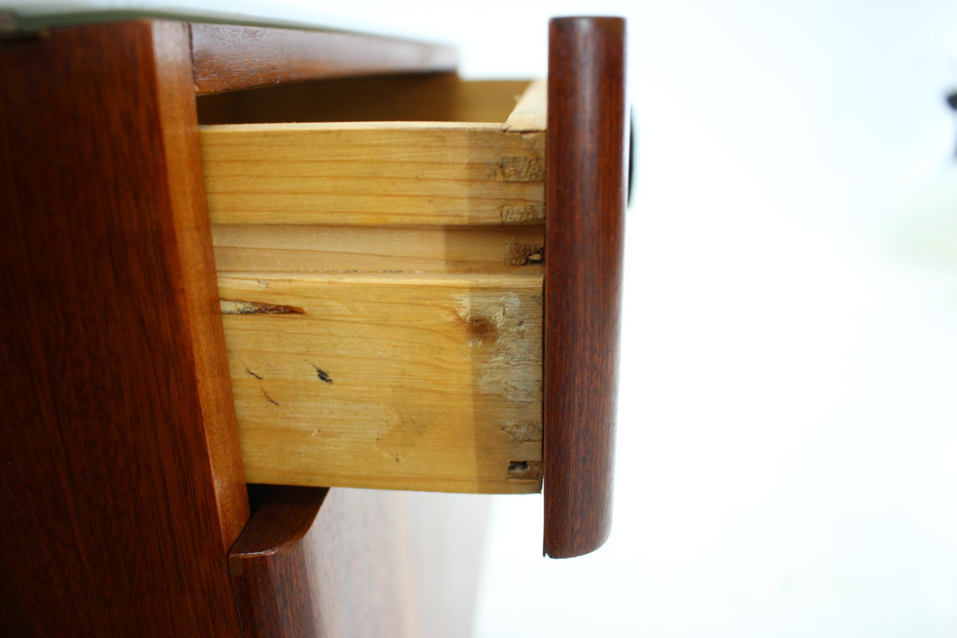 1950s Jindrich Halabala Mahogany Bedside Tables, Czechoslovakia For Sale 7