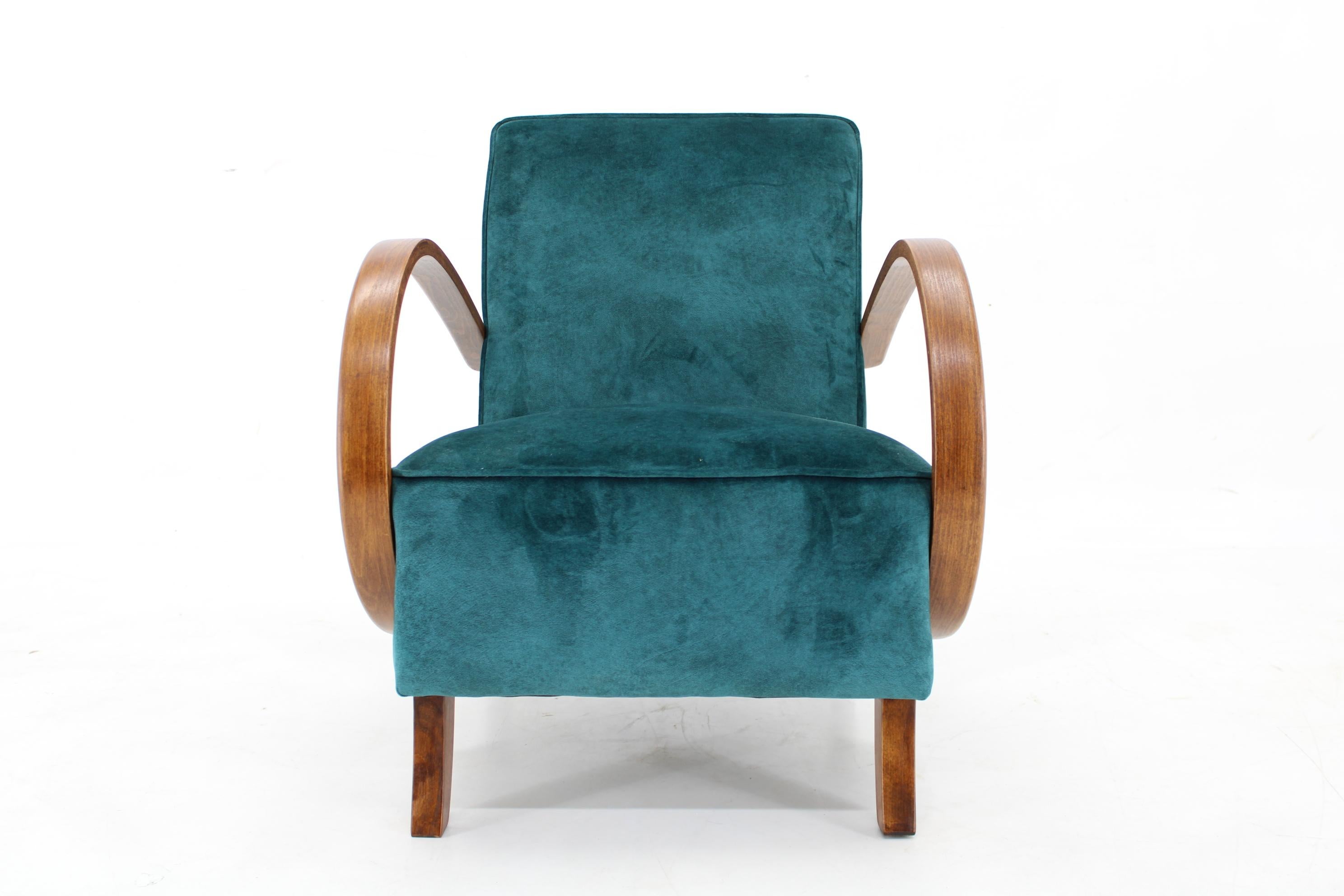 - Newly upholstered 
- The wooden parts have been refurbished 
- The seat height is 41 cm 