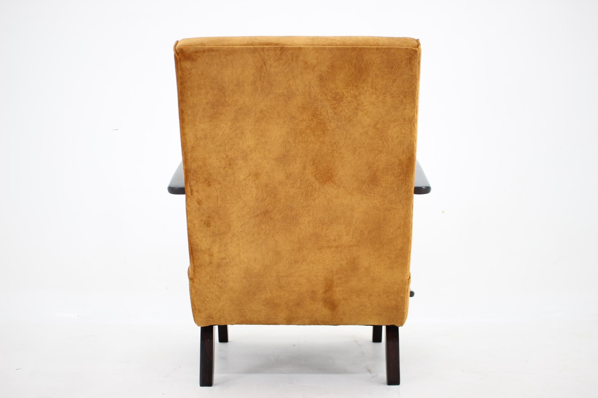1950s Jindrich Halabala Restored Armchair, Czechoslovakia  For Sale 2