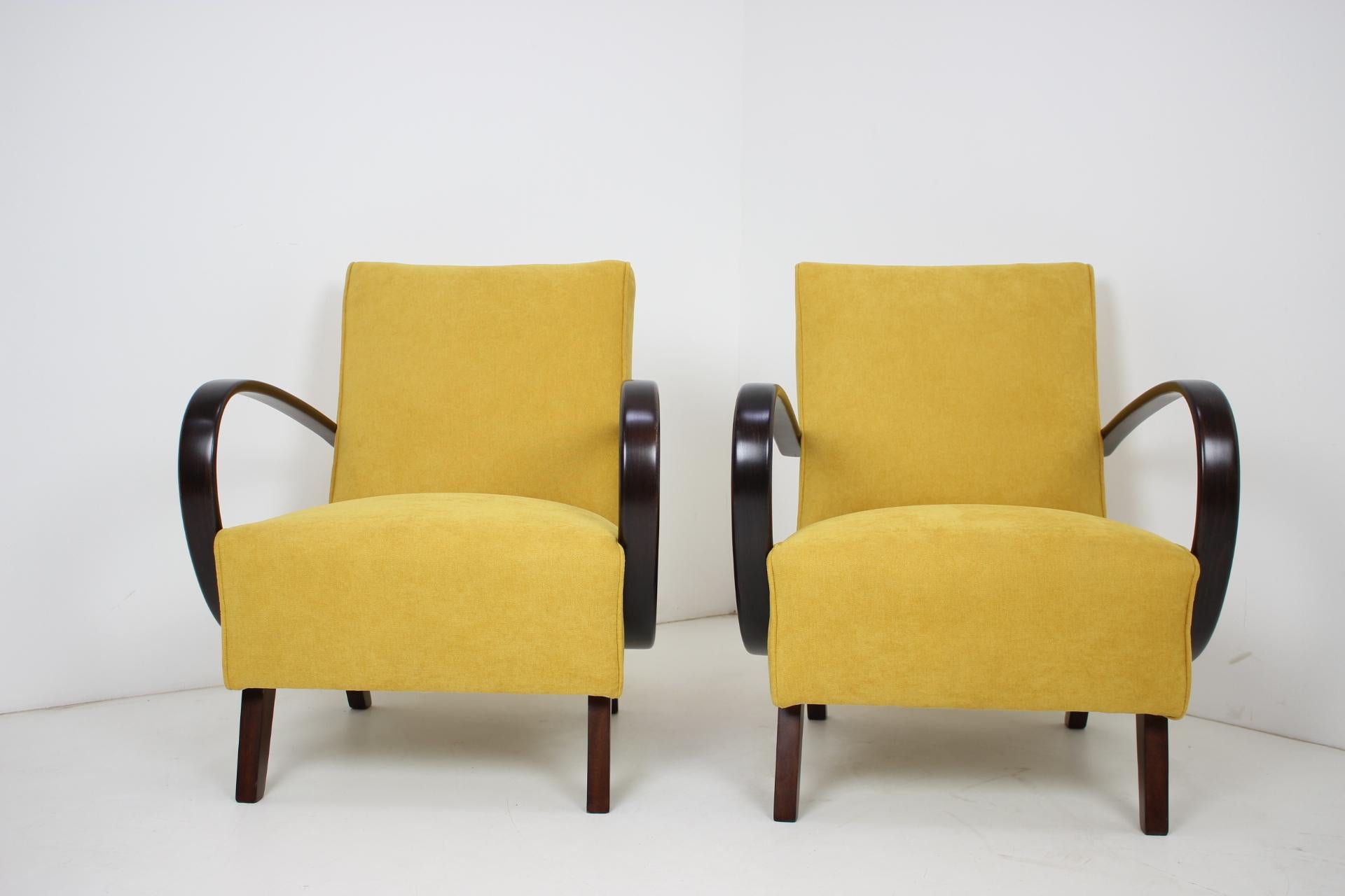 - made in Czechoslovakia
- made of wood, fabric
- restorek
- reupholstered
- very good condition.