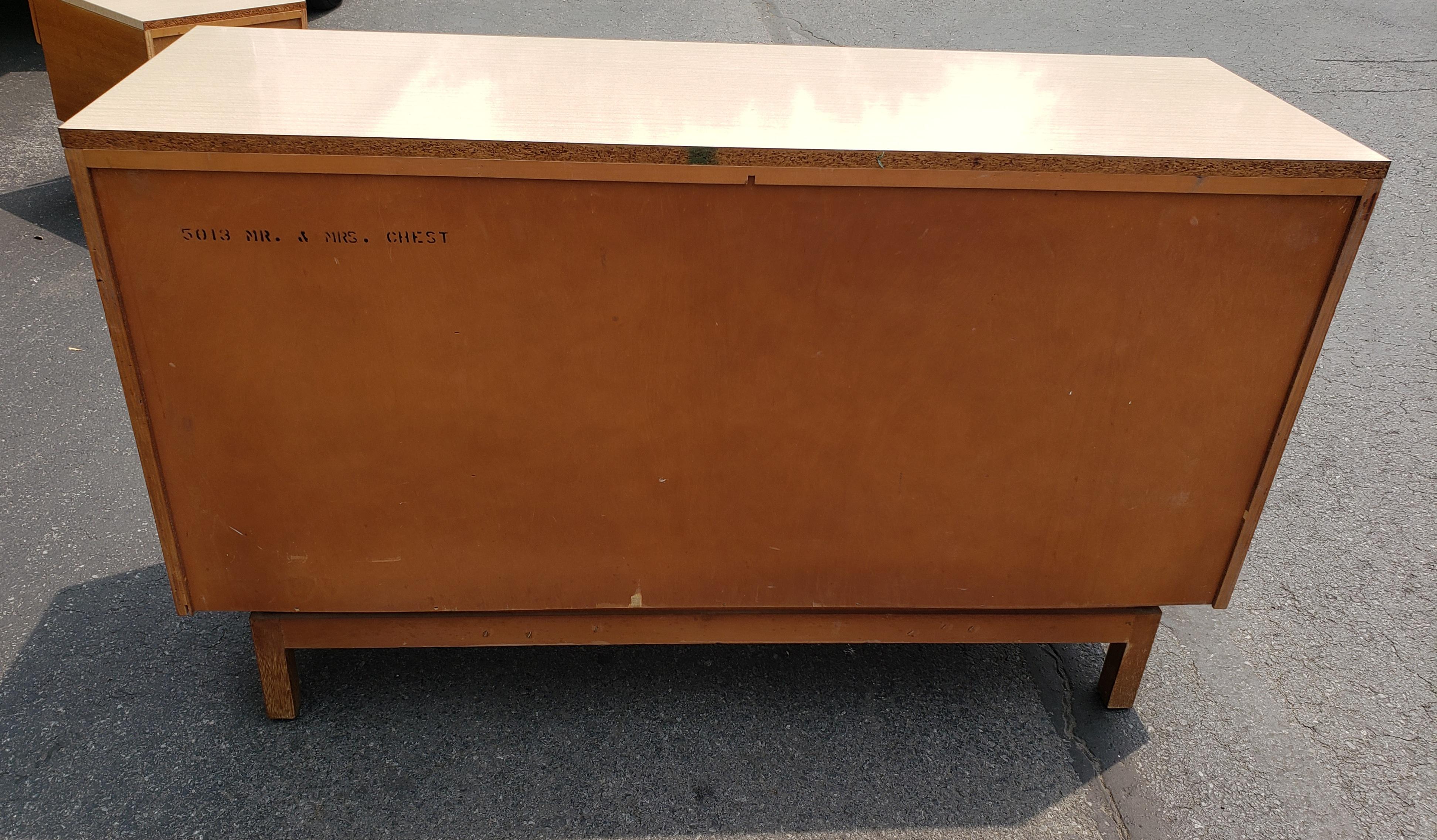 1950s John Keal for Brown Saltman Dresser in Blonde Mahogany & Formica Top For Sale 7