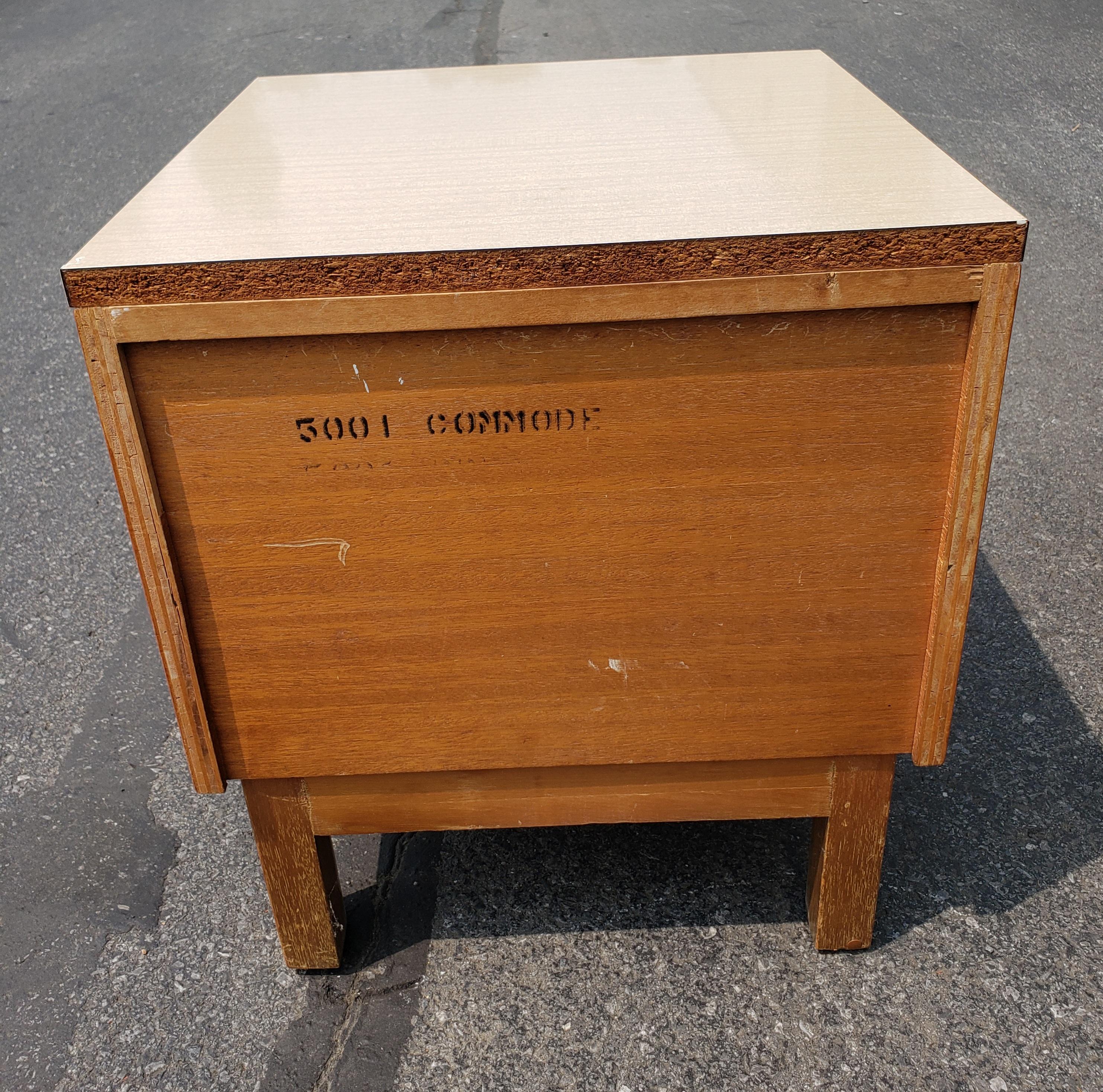Abalone 1950s John Keal for Brown Saltman Nightstands in Blonde Mahogany & Formica Top For Sale
