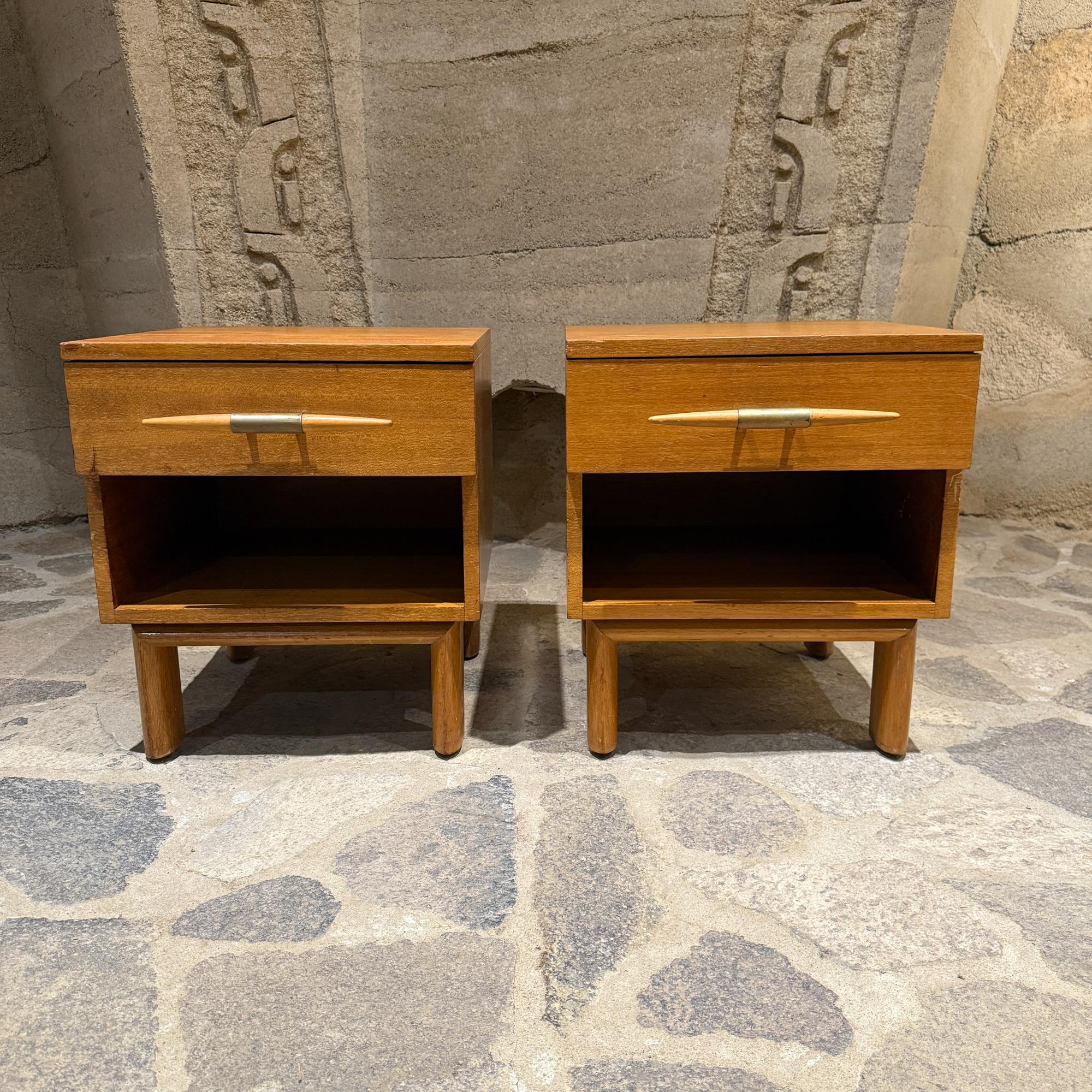 Comodini John Keal per Brown Saltman in mogano e ottone del 1950 in vendita 10