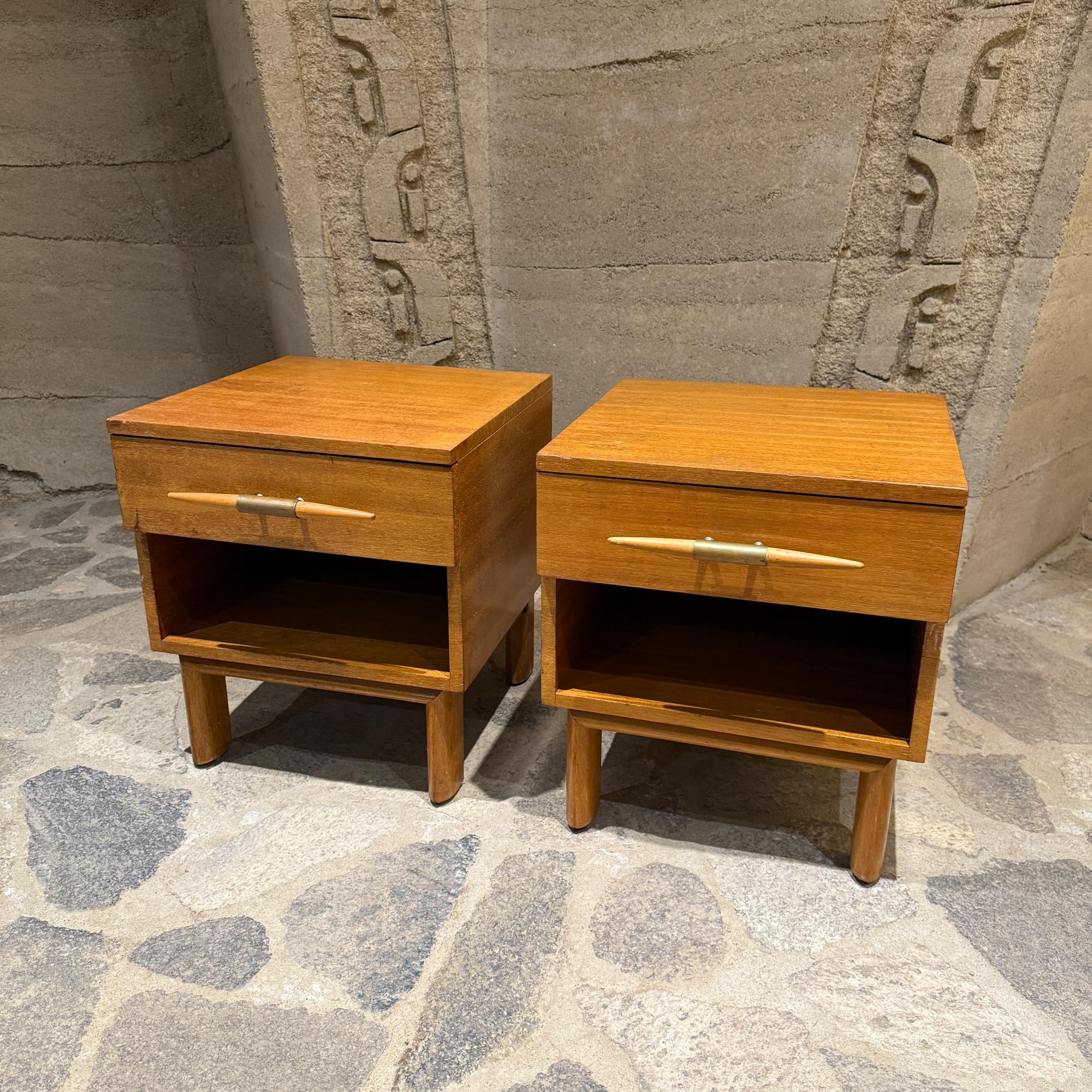 Comodini John Keal per Brown Saltman in mogano e ottone del 1950 in vendita 11