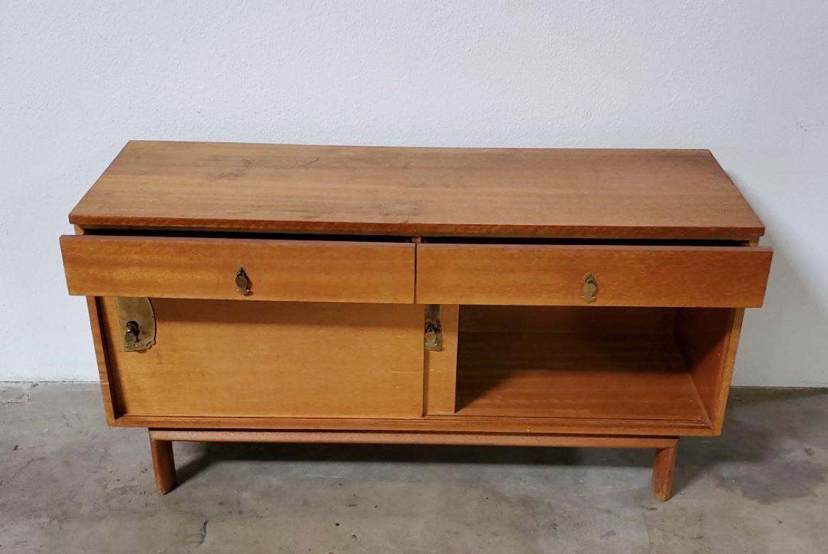 1950s John Keal Petite Buffet for Brown Saltman Philippine Mahogany Credenza For Sale 4