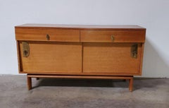 Buffet pequeño de los años 50 John Keal para credenza de caoba filipina Brown Saltman