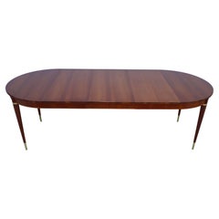 Table de salle à manger ovale John Widdicomb en bois de cerisier et laiton des années 1950 