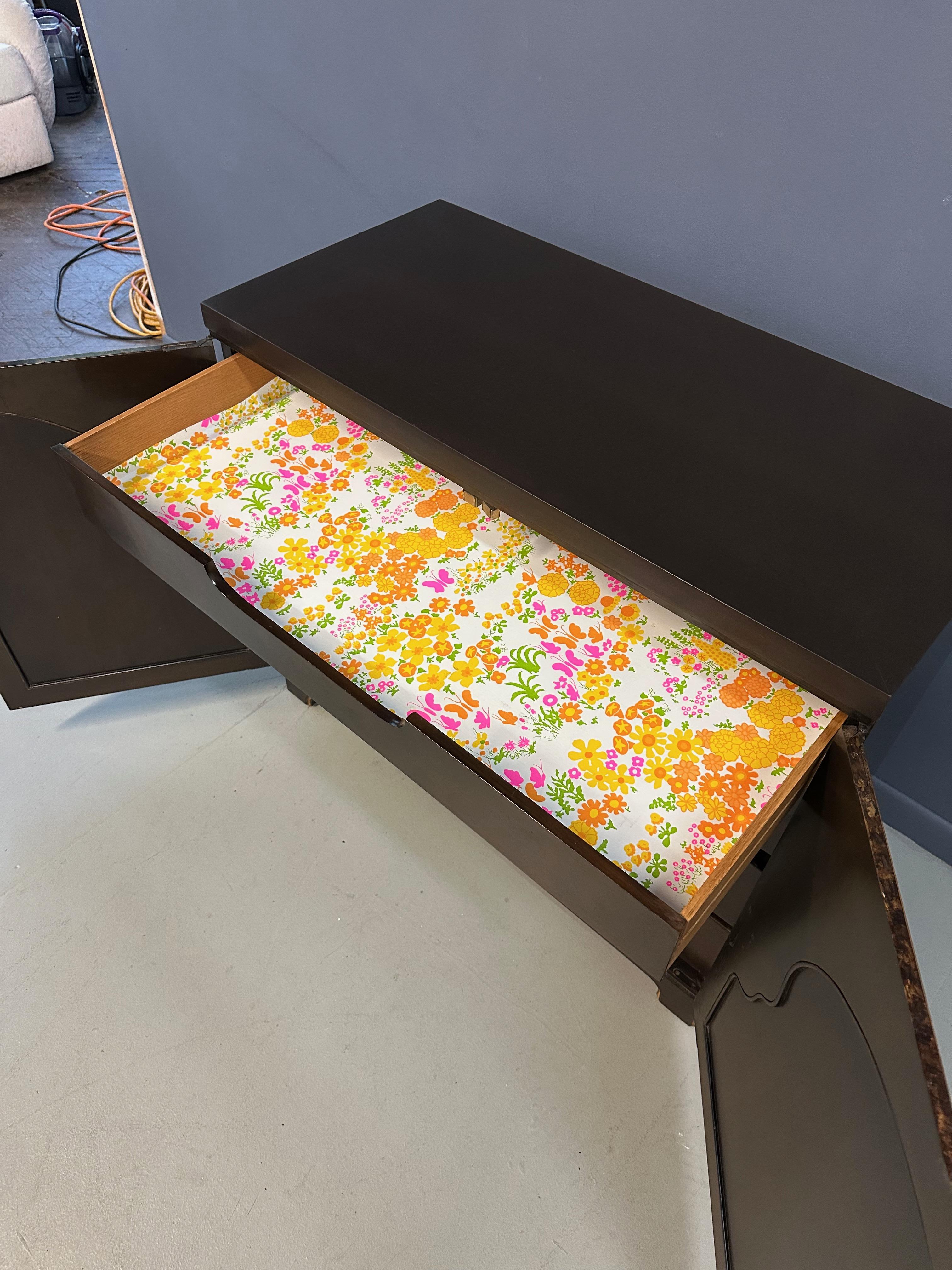 1970s John Widdicomb Commode in A Faux Tortoise Shell Finish Mid Century For Sale 5