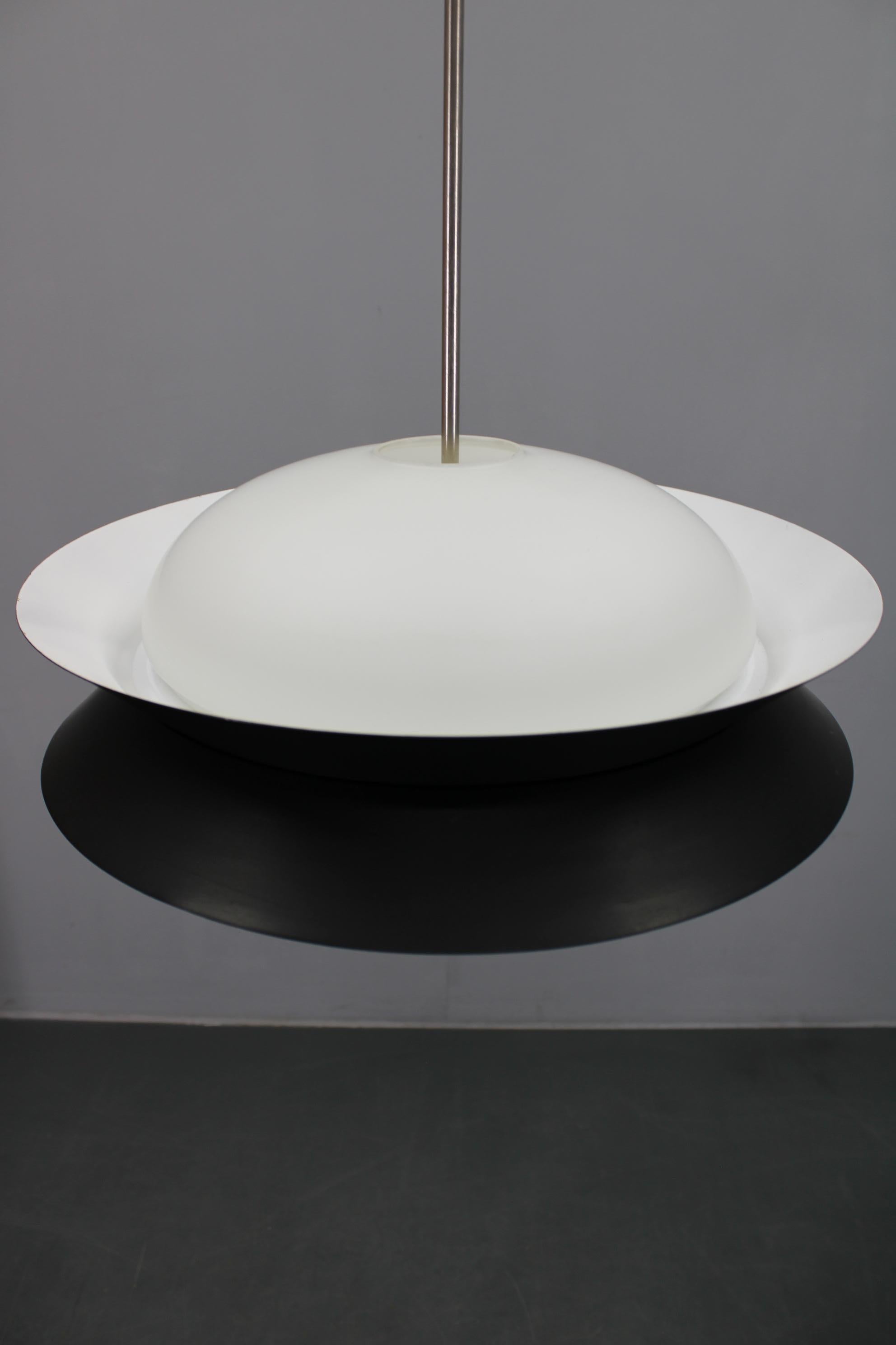 Lampada a sospensione Josef Hurka UFO del 1950 per Napako, Cecoslovacchia In condizioni buone in vendita a Praha, CZ
