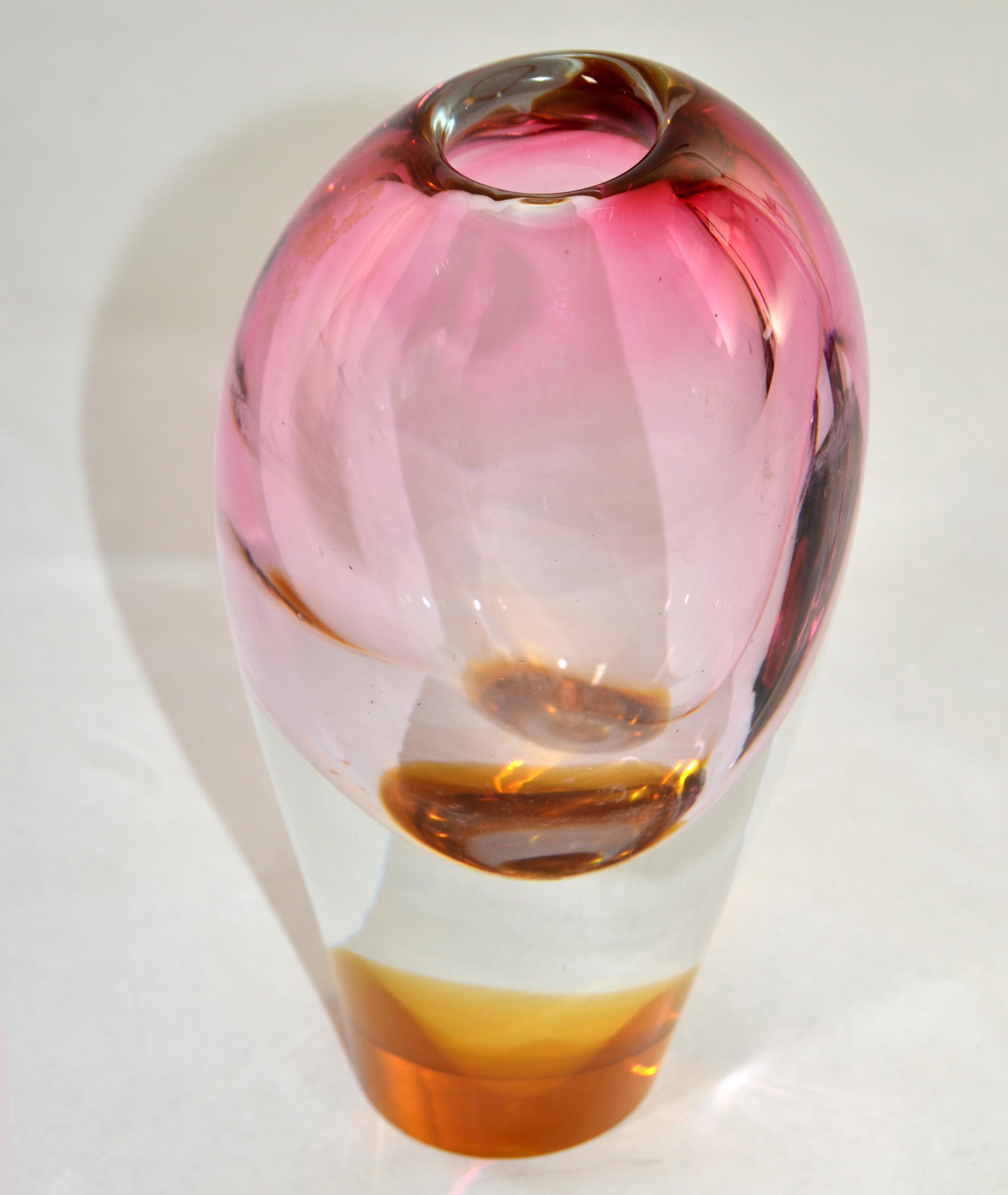 Fatto a mano Vaso di vetro soffiato Josef Rozinek per Borocrystal del 1950, Ambra rosa, Cecoslovacchia in vendita