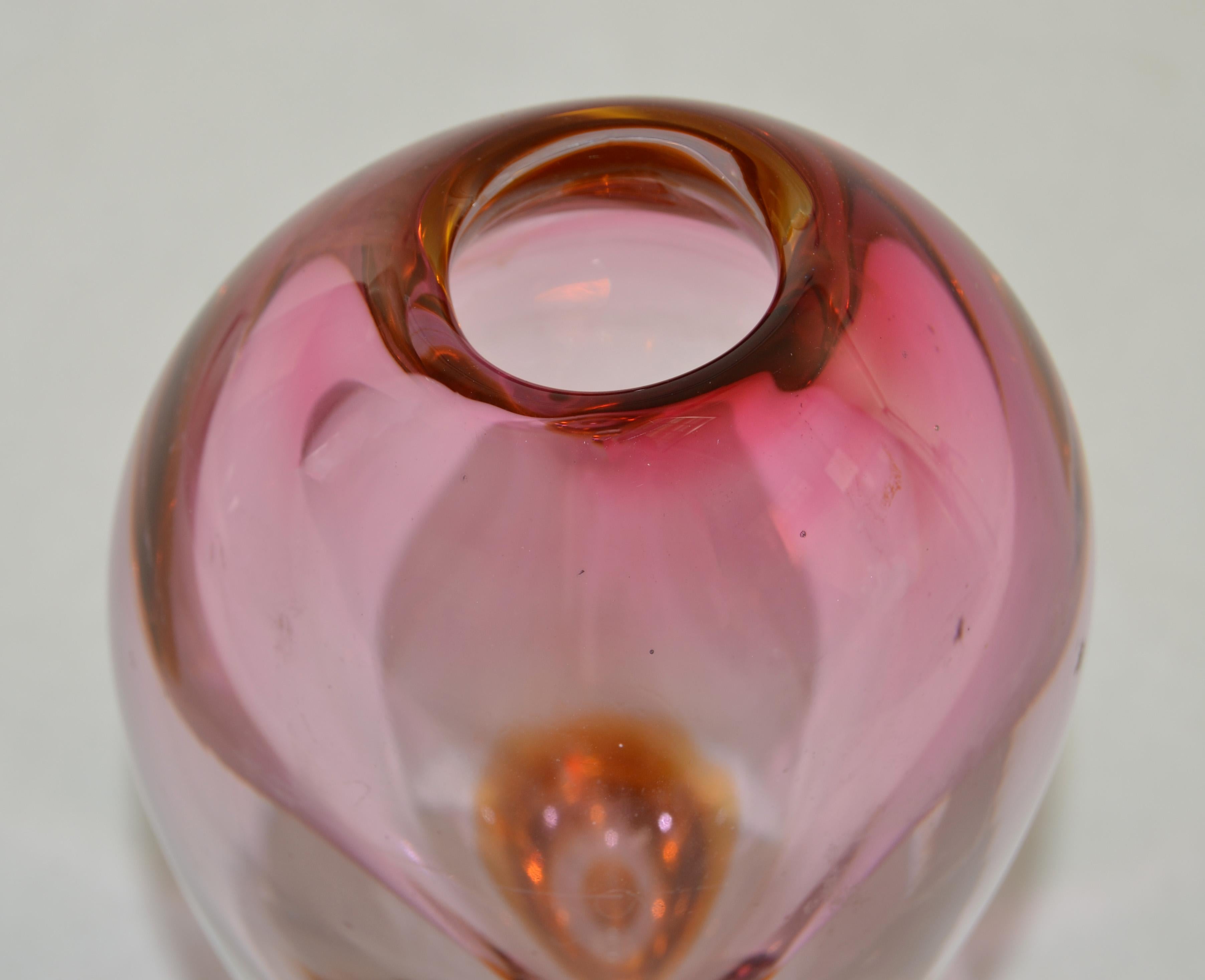 Vaso di vetro soffiato Josef Rozinek per Borocrystal del 1950, Ambra rosa, Cecoslovacchia in vendita 1