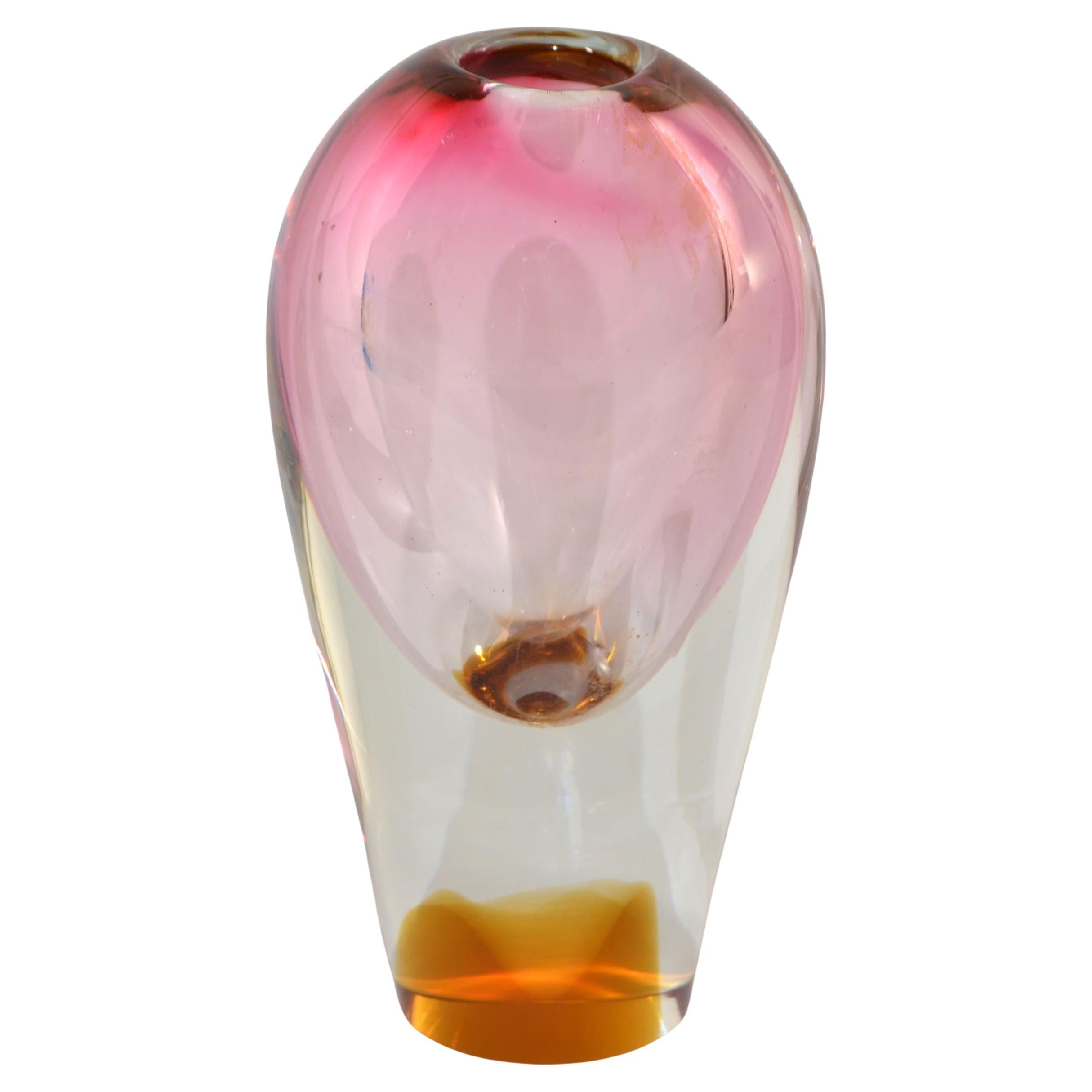 Vaso di vetro soffiato Josef Rozinek per Borocrystal del 1950, Ambra rosa, Cecoslovacchia in vendita