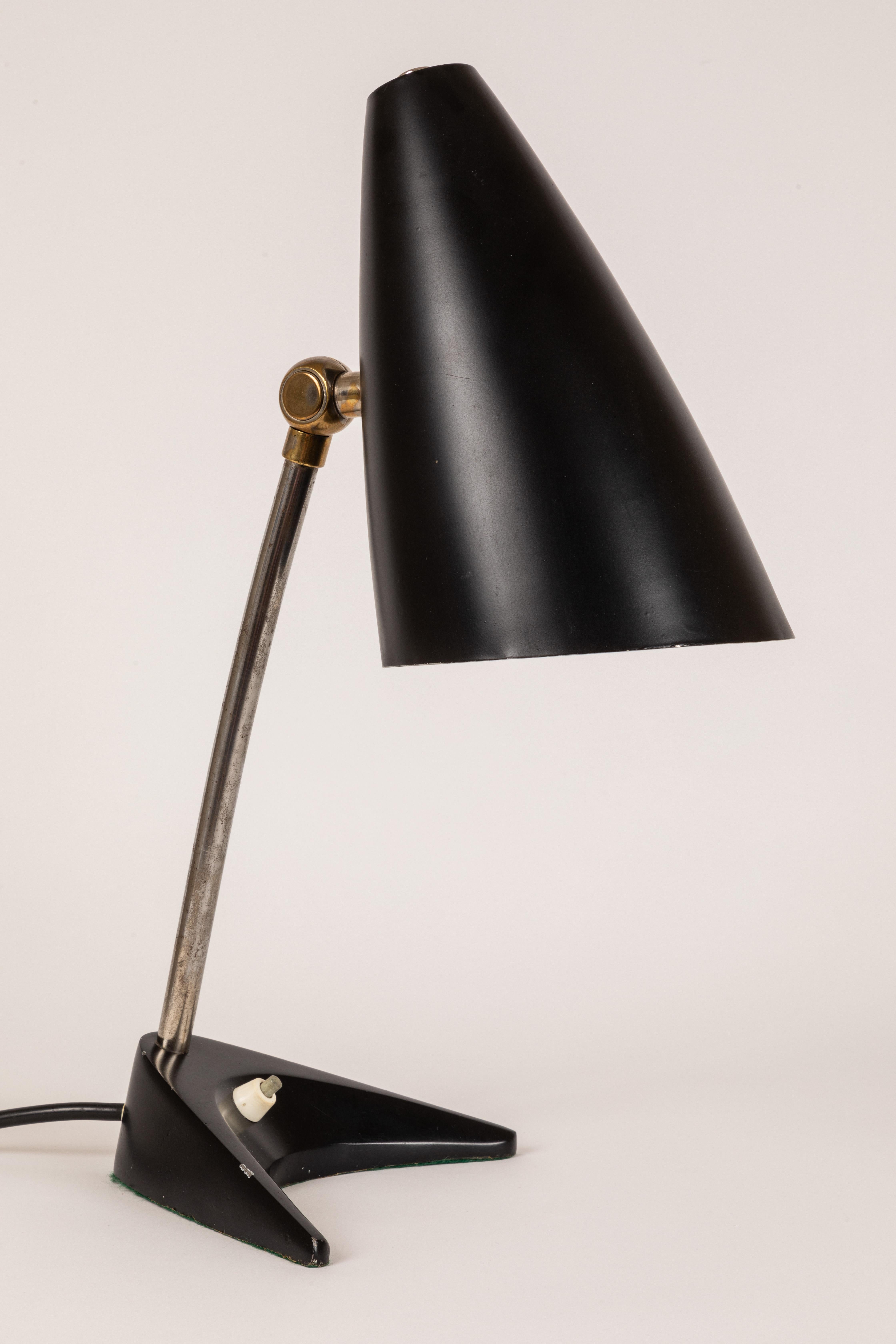 1950s J.T. Kalmar Black Table Lamp In Good Condition In Glendale, CA