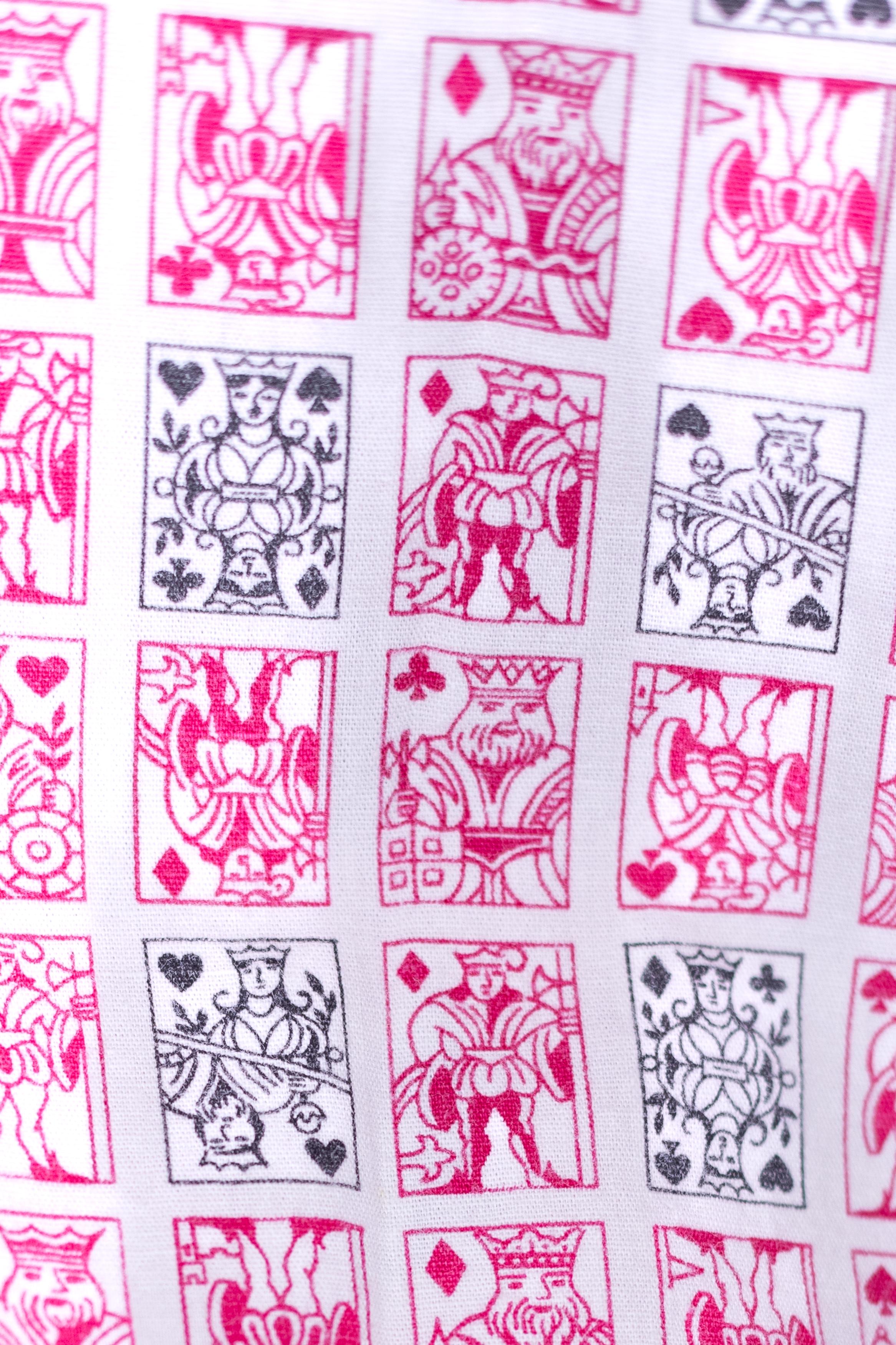 PAjamas KAROL's ORIGINALS des années 1950 en coton blanc rouge à imprimé de cartes à cartes fantaisie en vente 4
