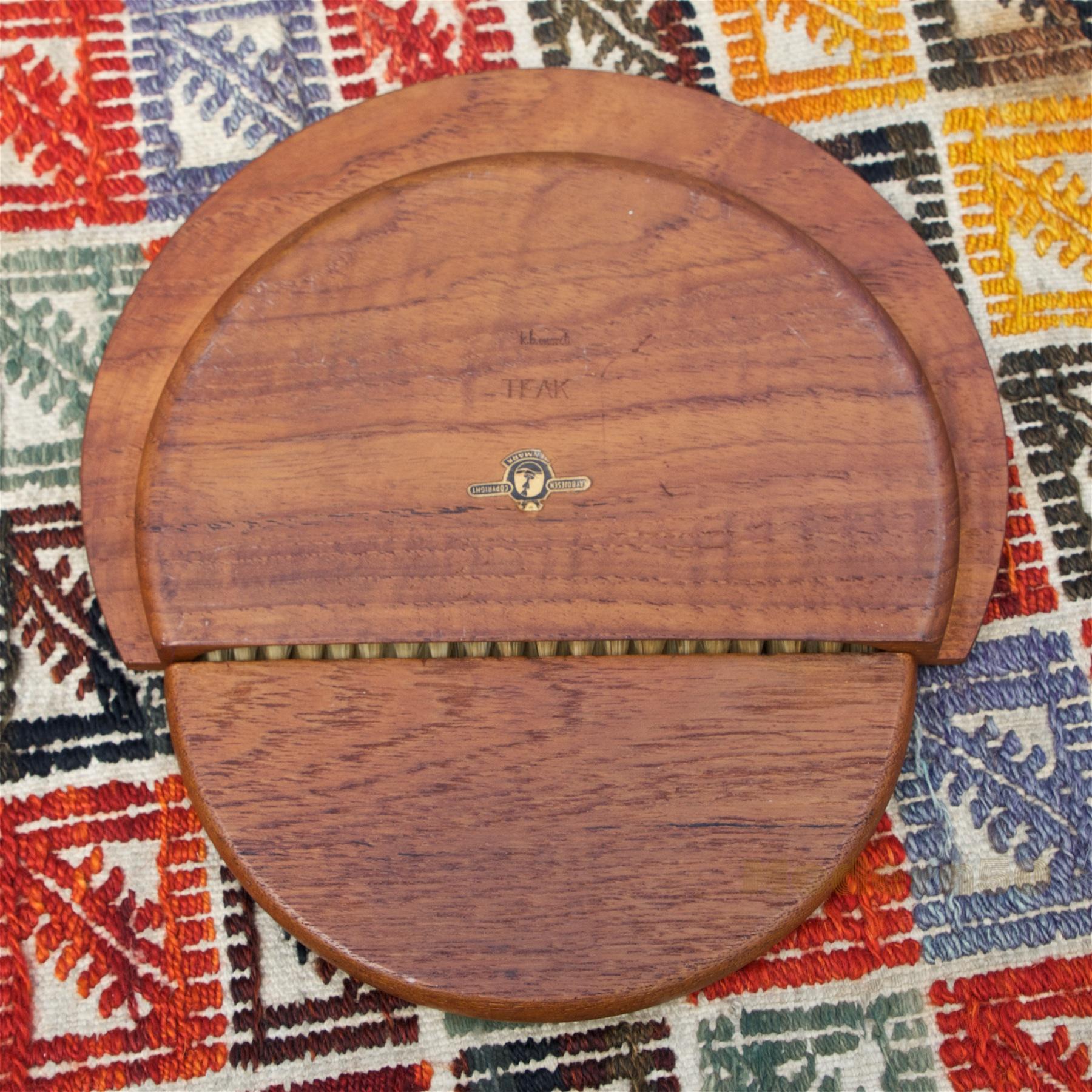 1950s Kay Bojesen Danish Teak Dust Bin Crumb Sweeper Set In Good Condition For Sale In Hyattsville, MD