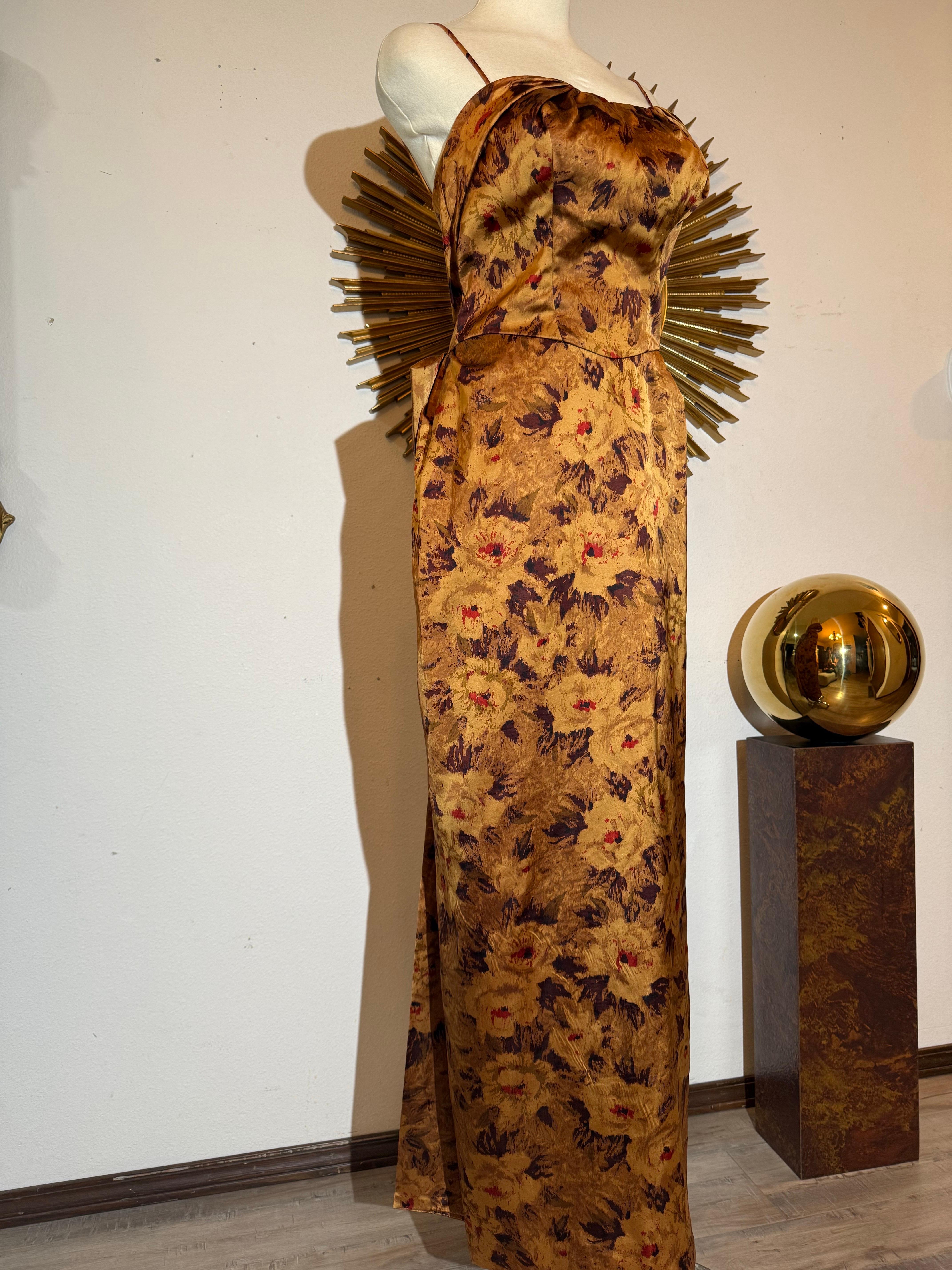 Abito in raso con stampa floreale di Kaye Selig del 1950 con busto arricciato e strascico in vendita 6