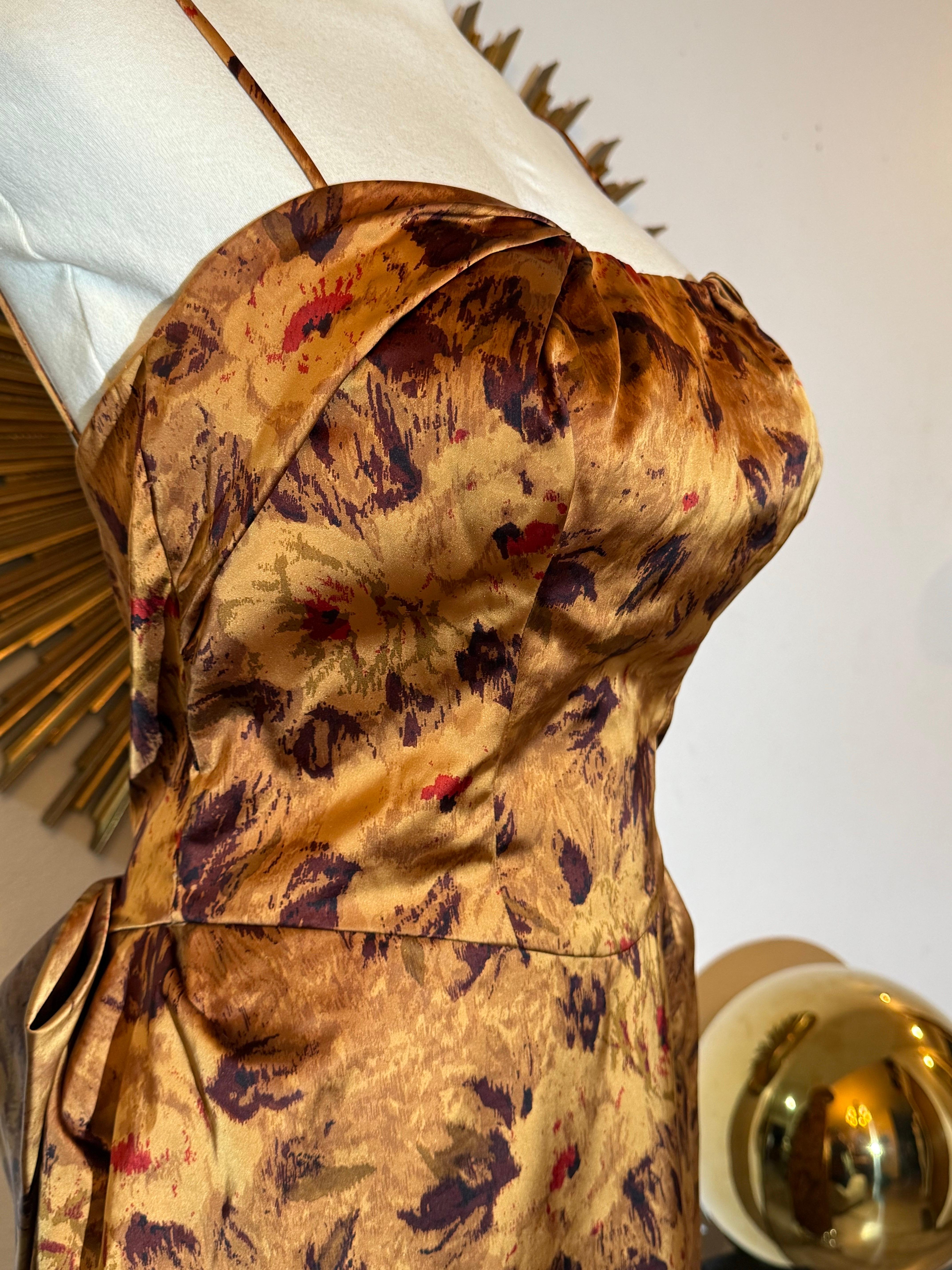 Abito in raso con stampa floreale di Kaye Selig del 1950 con busto arricciato e strascico in vendita 8