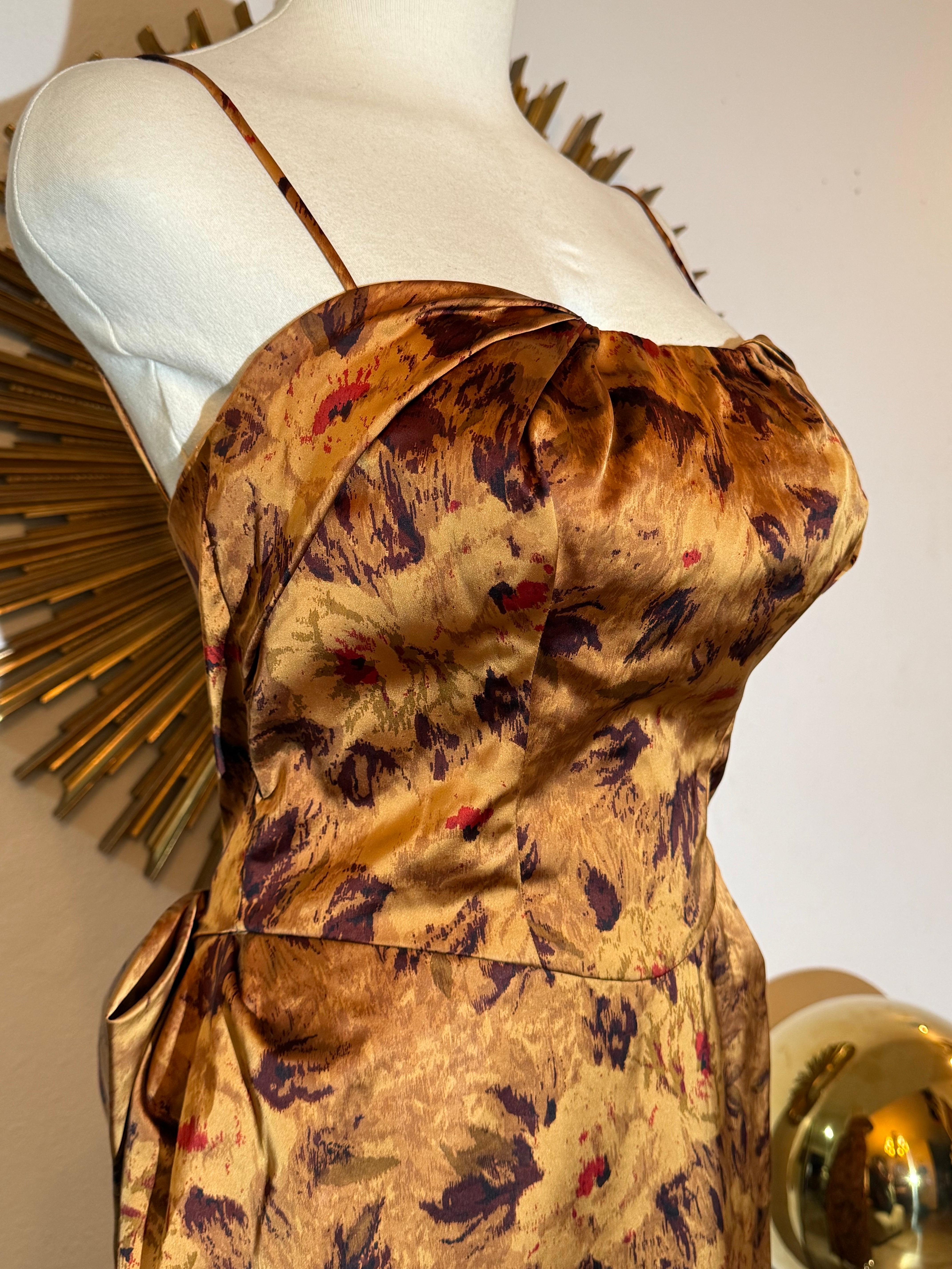 Abito in raso con stampa floreale di Kaye Selig del 1950 con busto arricciato e strascico in vendita 10