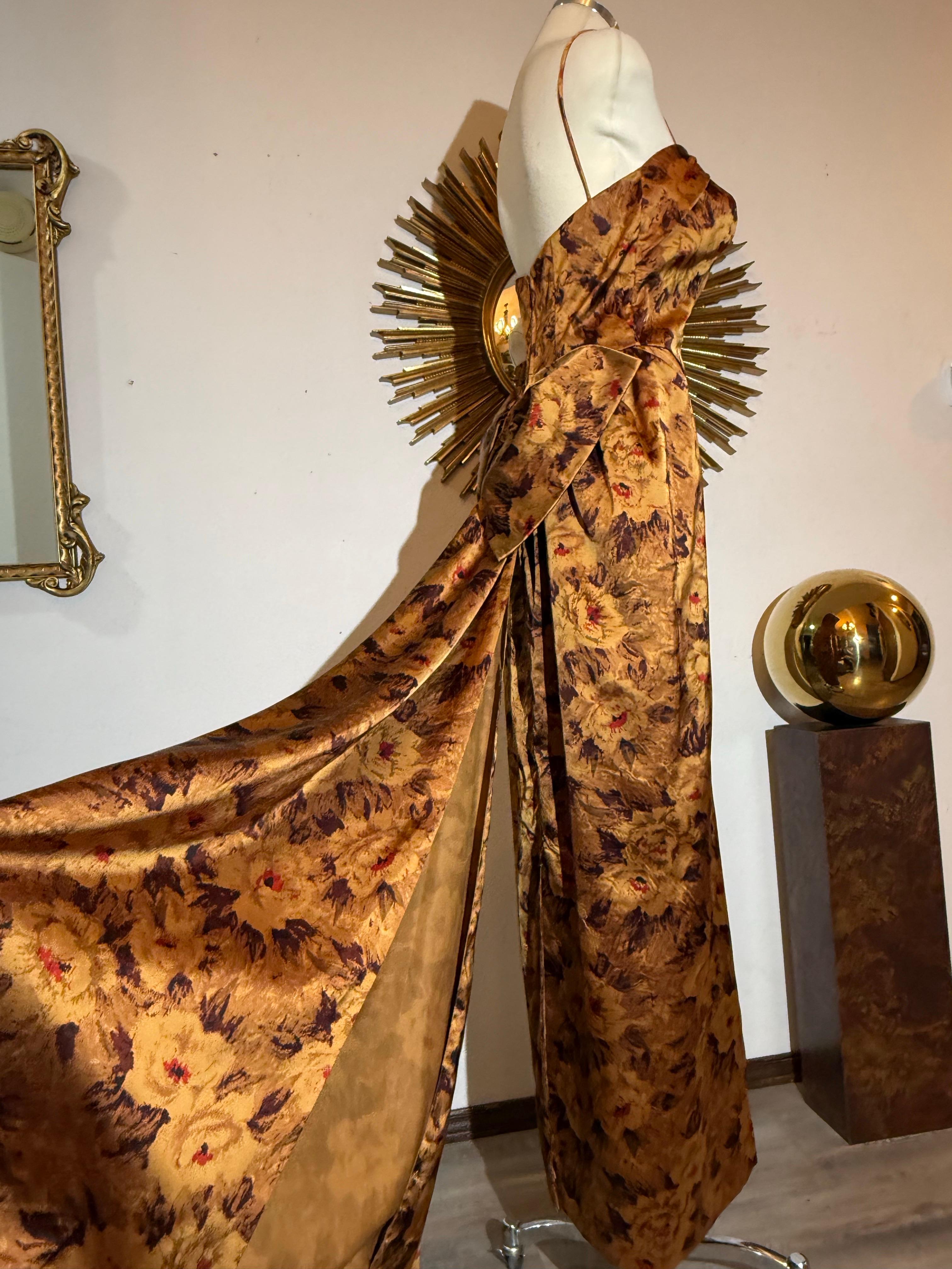 Abito in raso con stampa floreale di Kaye Selig del 1950 con busto arricciato e strascico In condizioni ottime in vendita a Gresham, OR