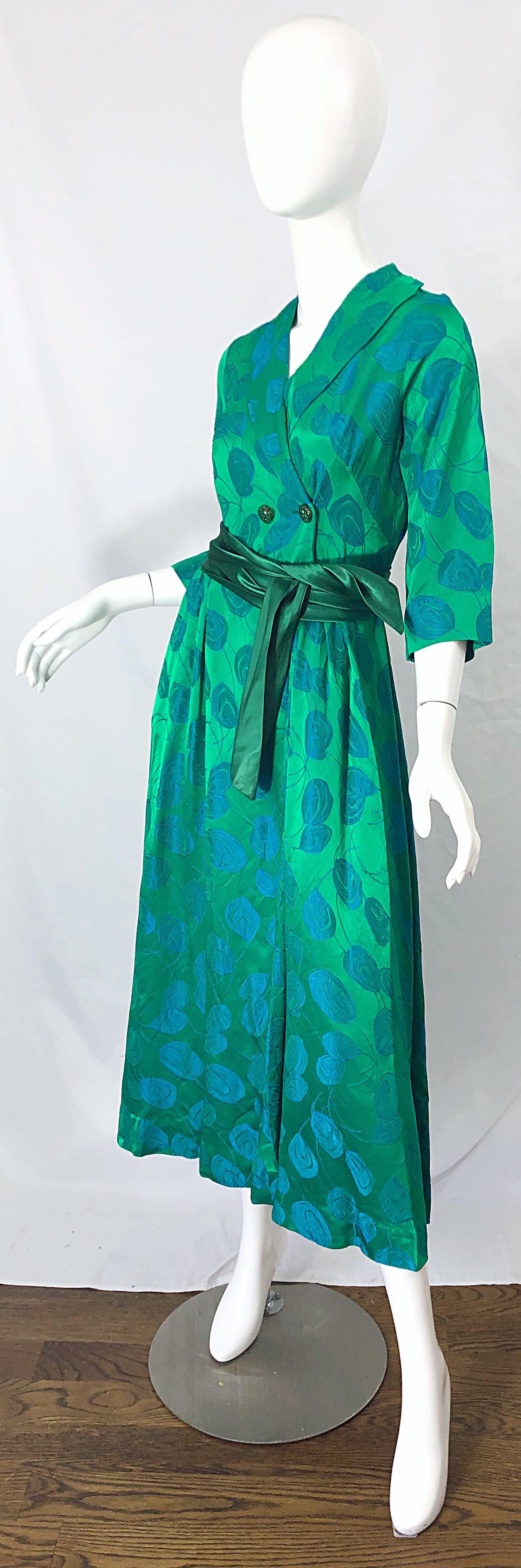 1950s Kelly Green + Blue Flower Print Rayon Rhinestone Vintage 50s Wrap Dress In Excellent Condition In San Diego, CA