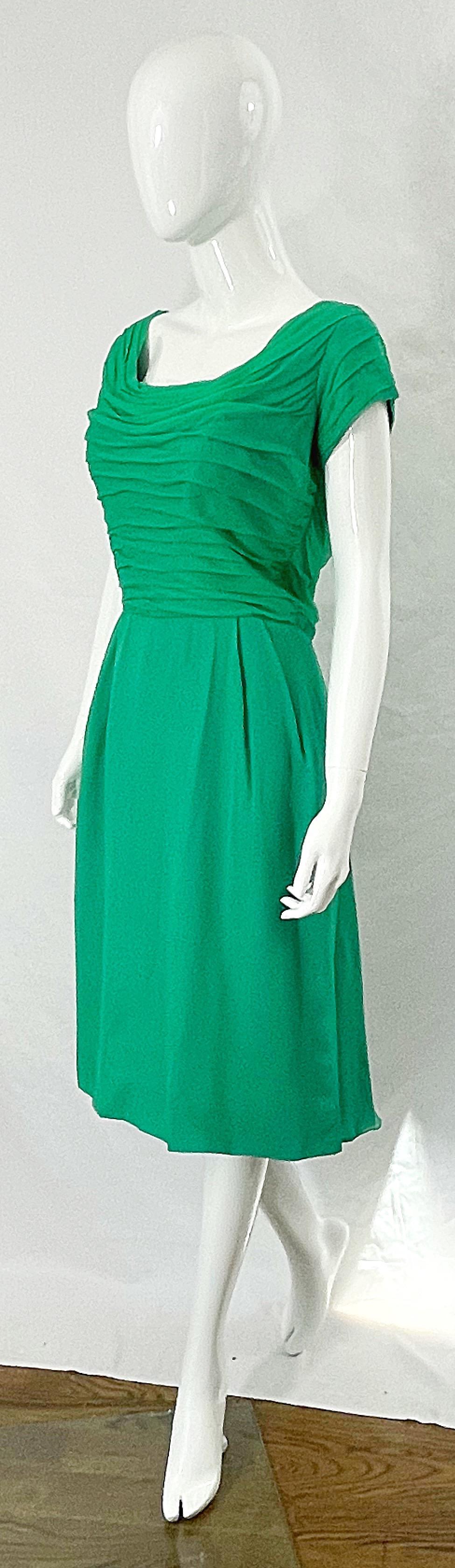 1950s Kelly Green Demi Couture Silk Chiffon Vintage Short Sleeve 50s Dress In Excellent Condition For Sale In San Diego, CA