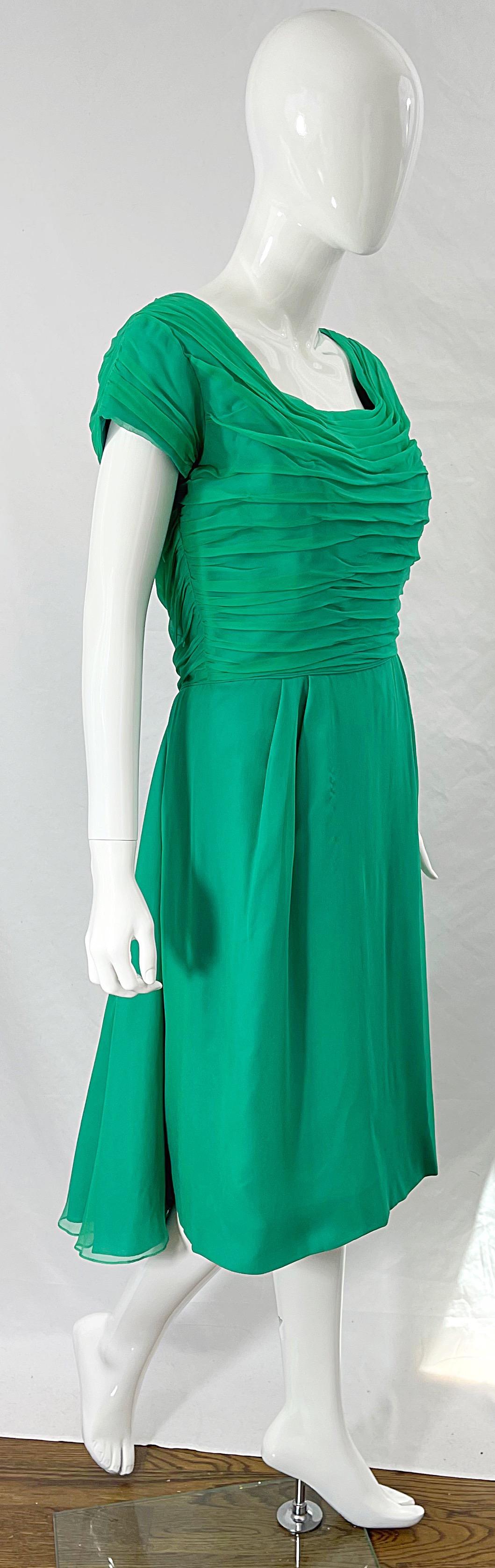 1950s Kelly Green Demi Couture Silk Chiffon Vintage Short Sleeve 50s Dress For Sale 2