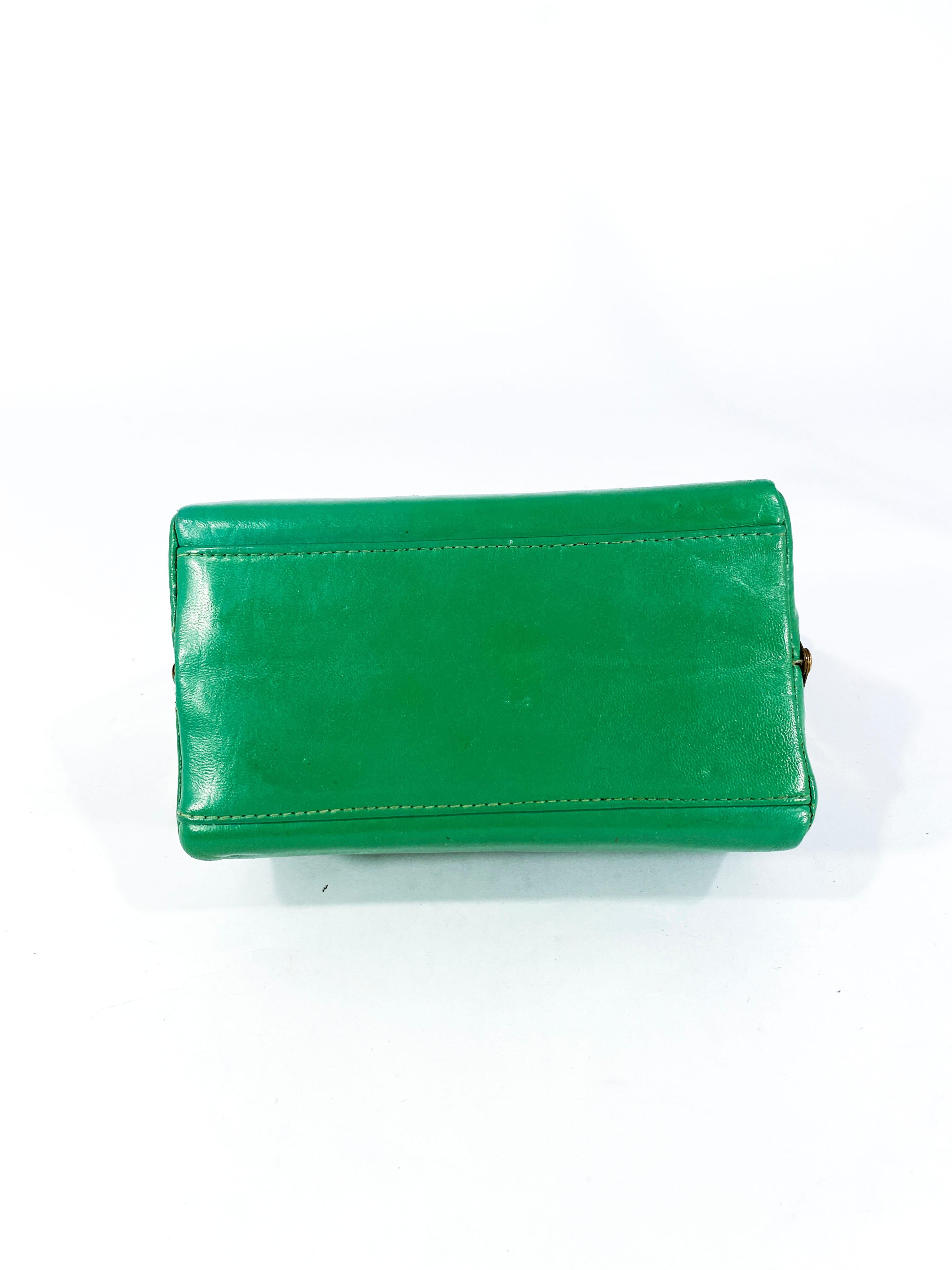 1950s Kelly Green Handbag with Brass Hardware In Good Condition In San Francisco, CA
