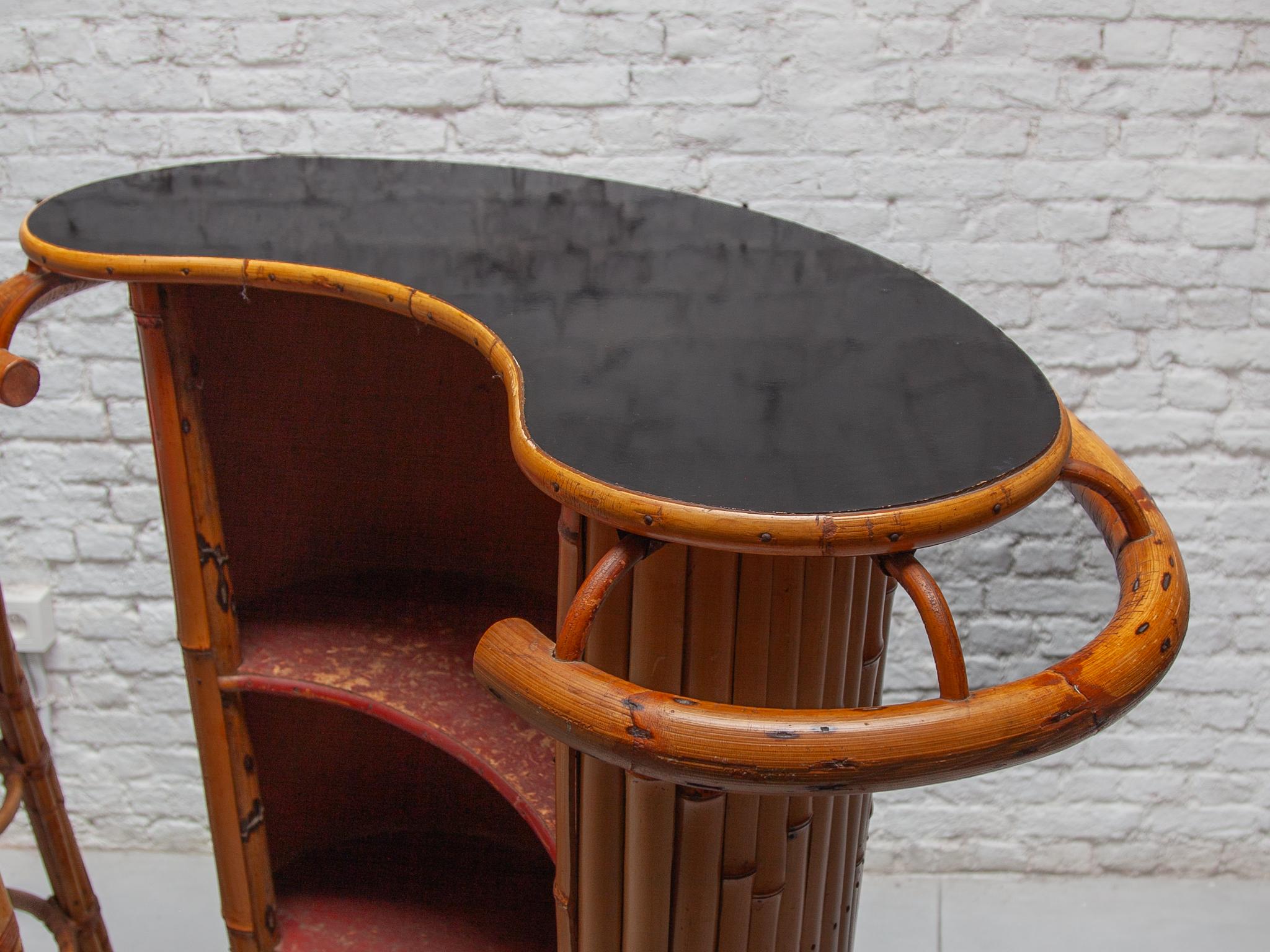 1950s Kidney Shaped Midcentury Rattan and Bamboo Tiki Bar with Two Stools 1