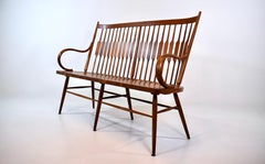 1950er Kipp Stewart für Drexel Declaration Nussbaum Spindelrückenbank