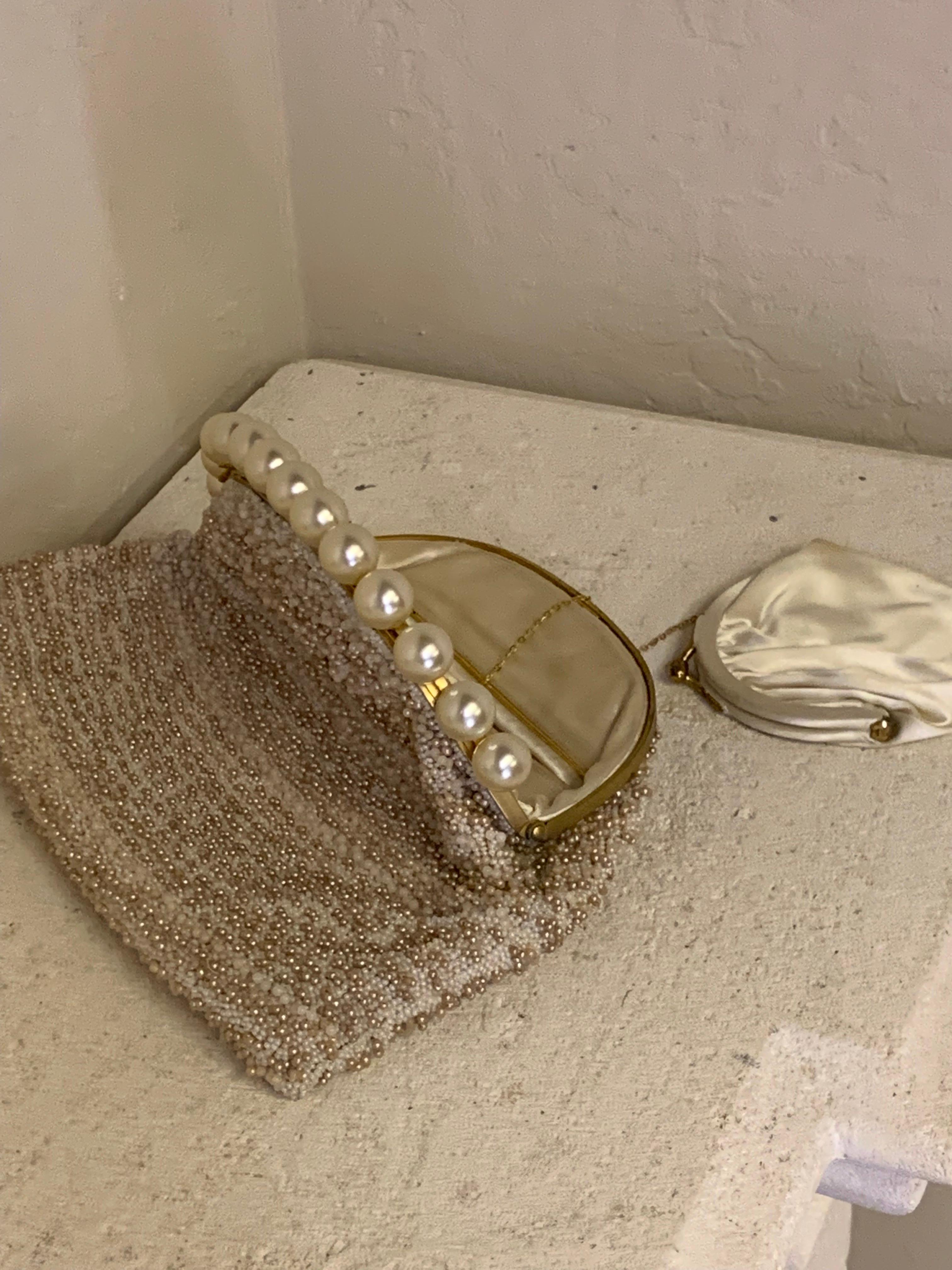 1950s Koret Champagne Seed Pearl Encrusted Evening Clutch w Pearl Studded Frame en vente 10