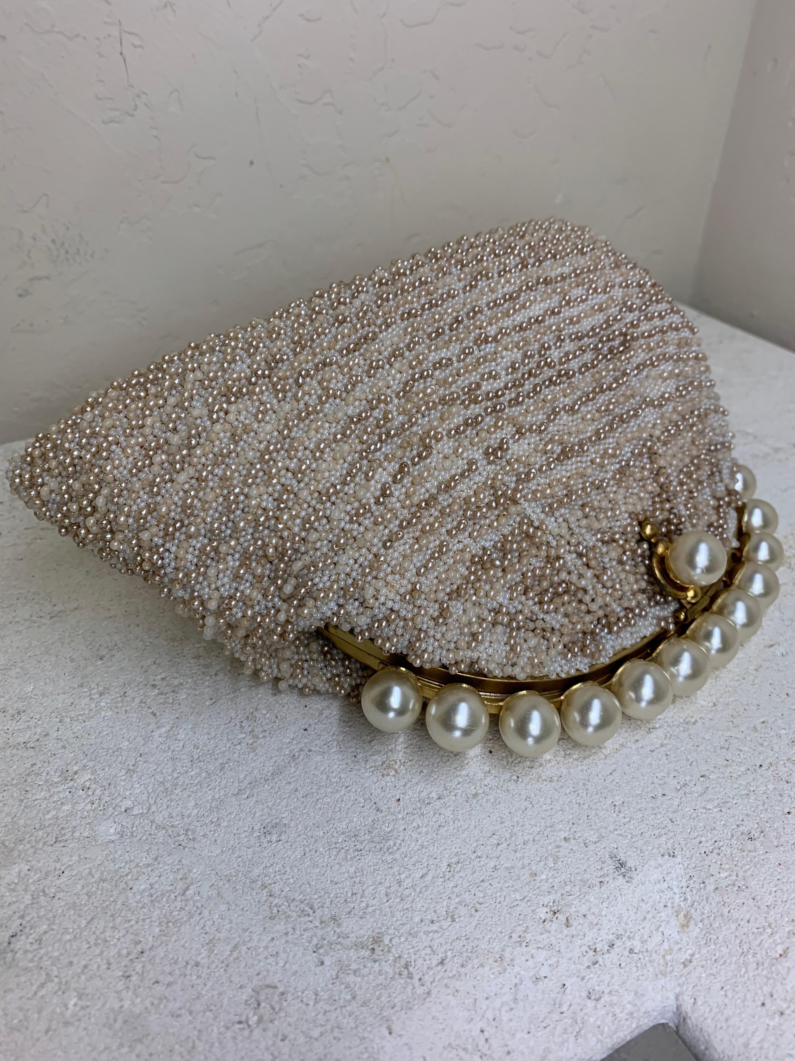 1950s Koret Champagne Seed Pearl Encrusted Evening Clutch w Pearl Studded Frame Pour femmes en vente