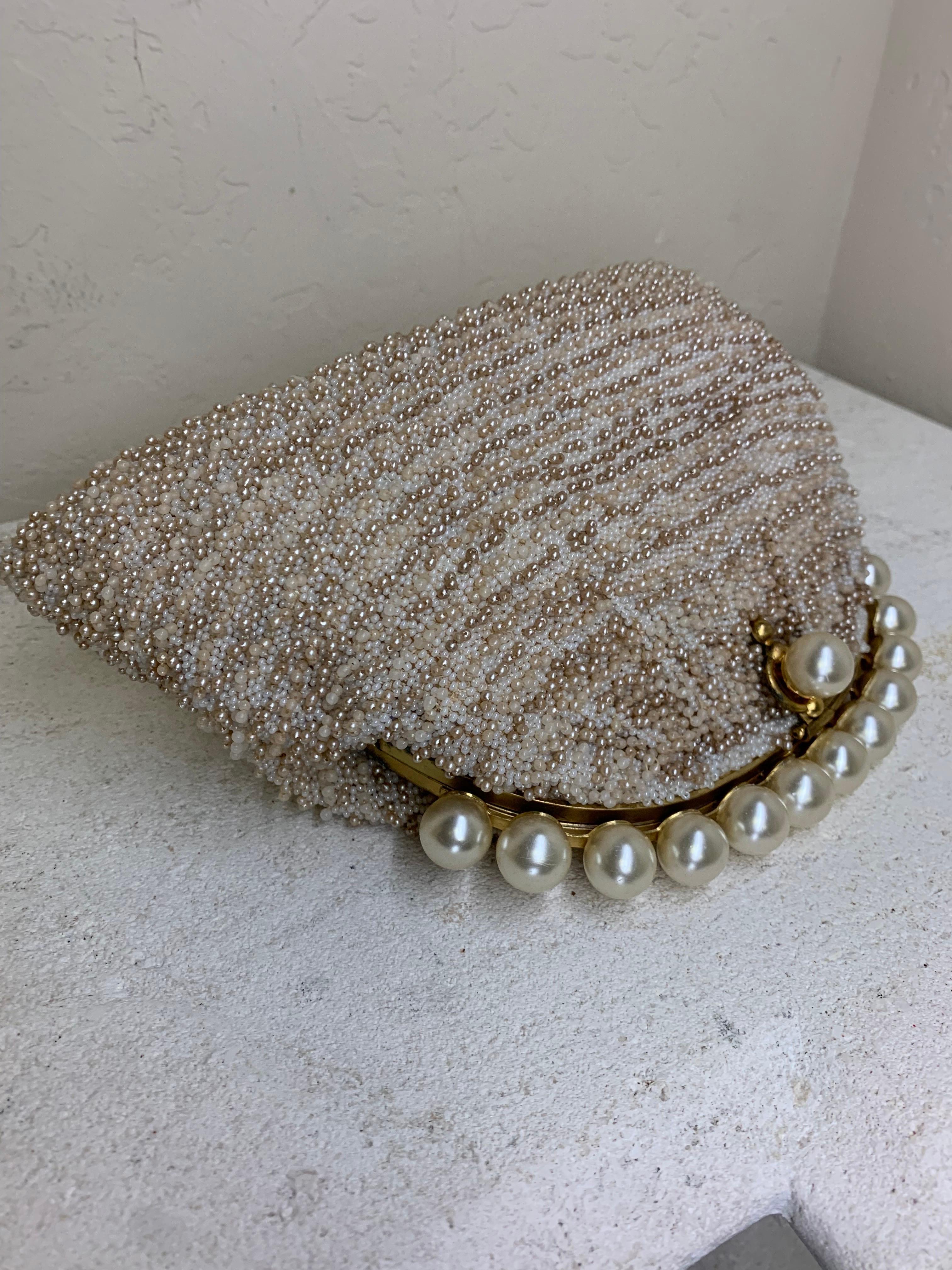 1950s Koret Champagne Seed Pearl Encrusted Evening Clutch w Pearl Studded Frame en vente 1