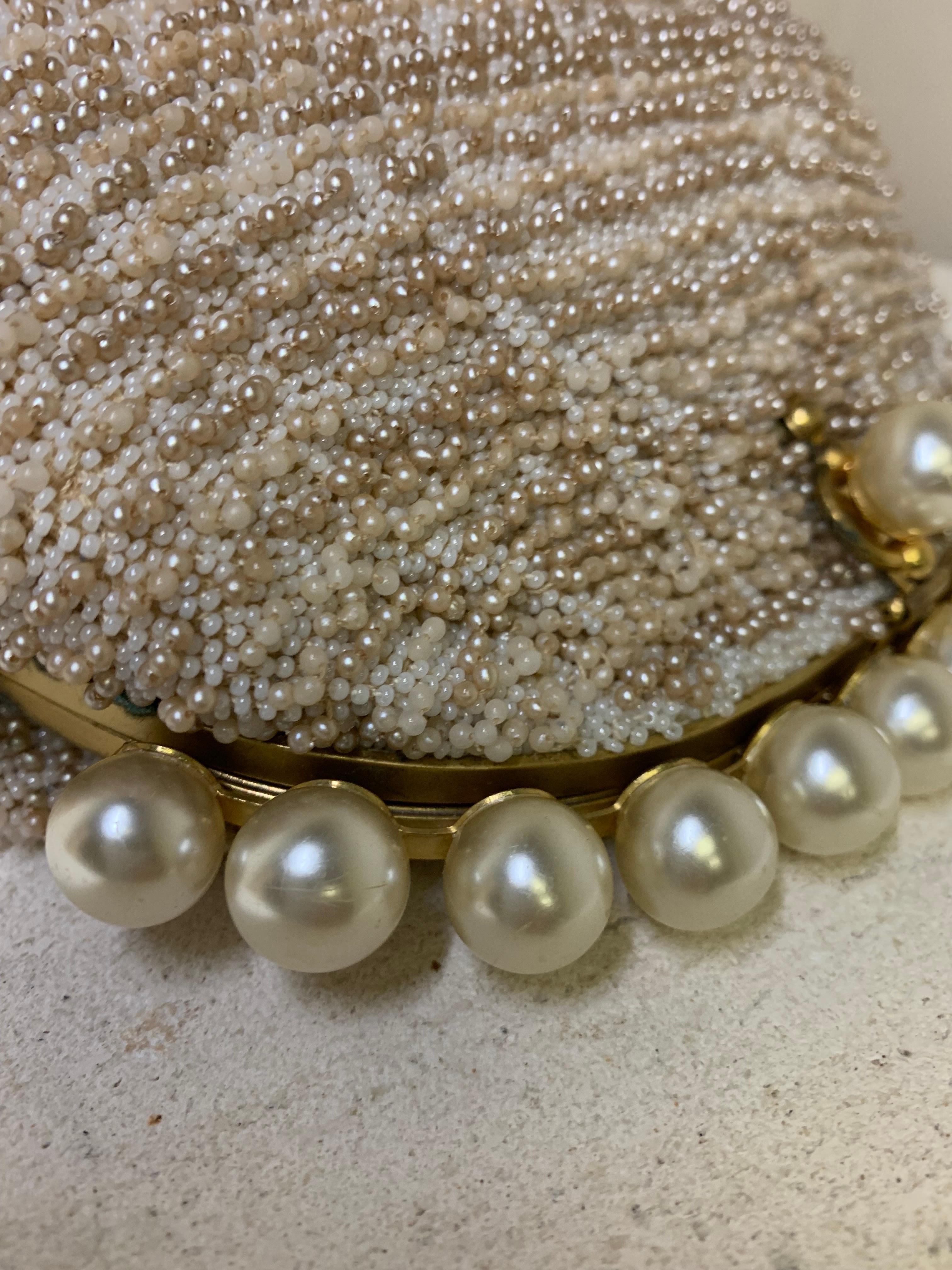 1950s Koret Champagne Seed Pearl Encrusted Evening Clutch w Pearl Studded Frame en vente 2