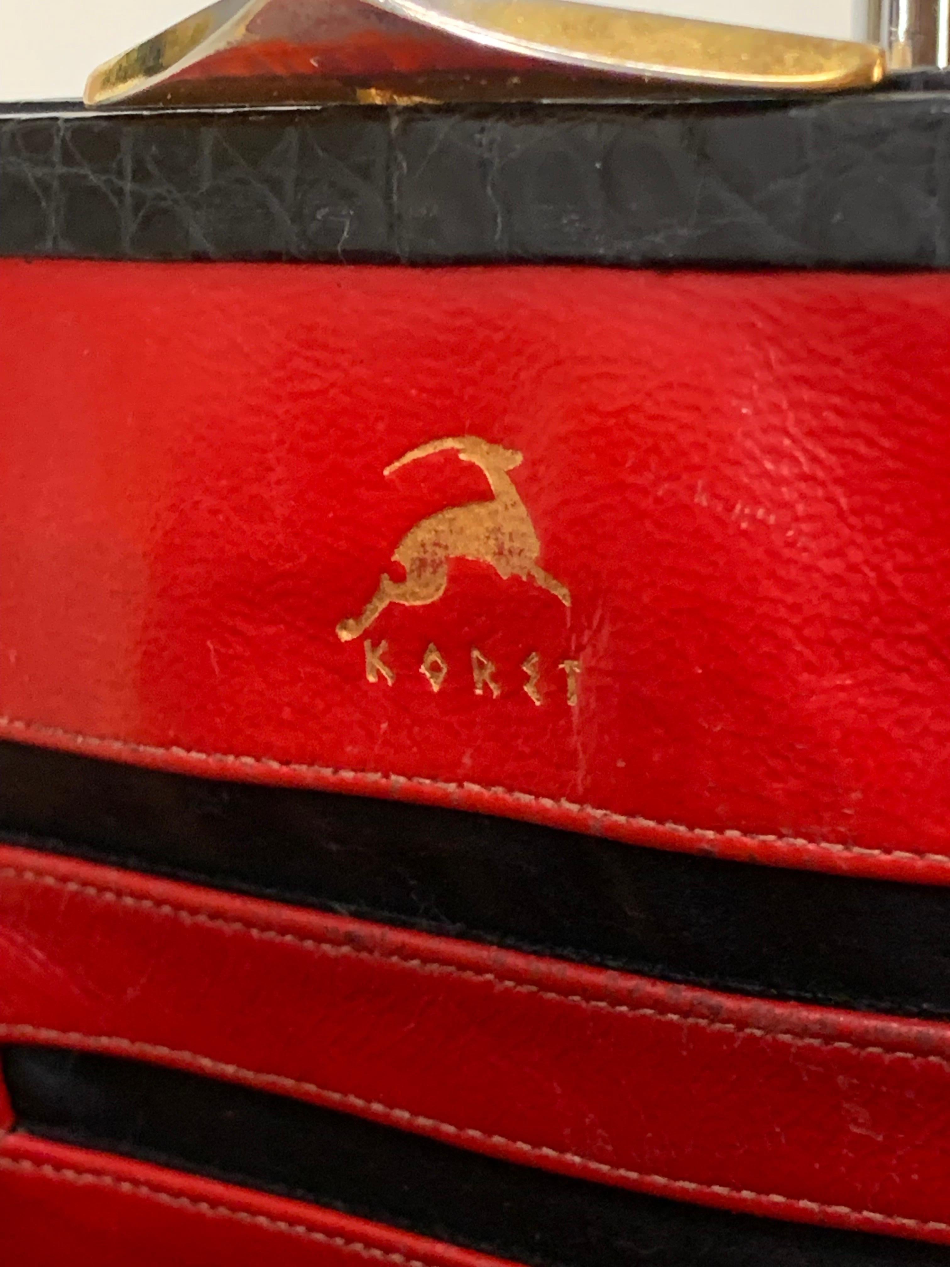 1950s Koret Genuine Black Alligator Handbag w Rare & Unusual Asymmetric Closure en vente 4