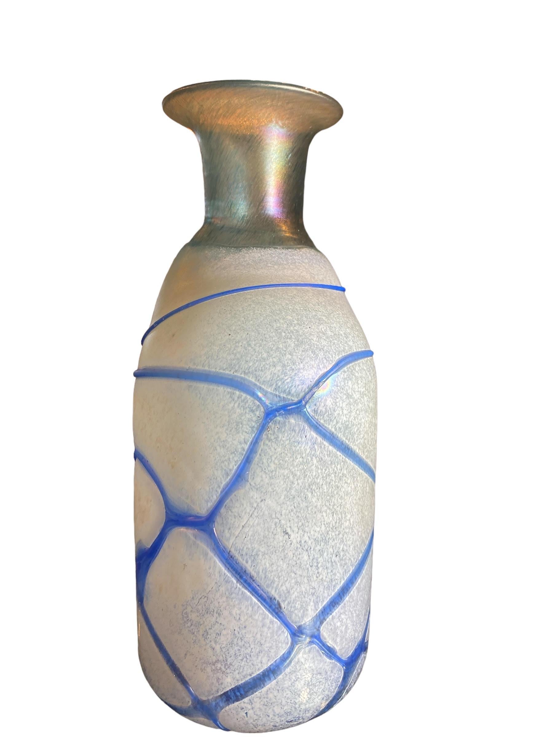 Verre Vase à décanter en verre d'art bleu galaxie de Kosta Boda des années 1950 en vente